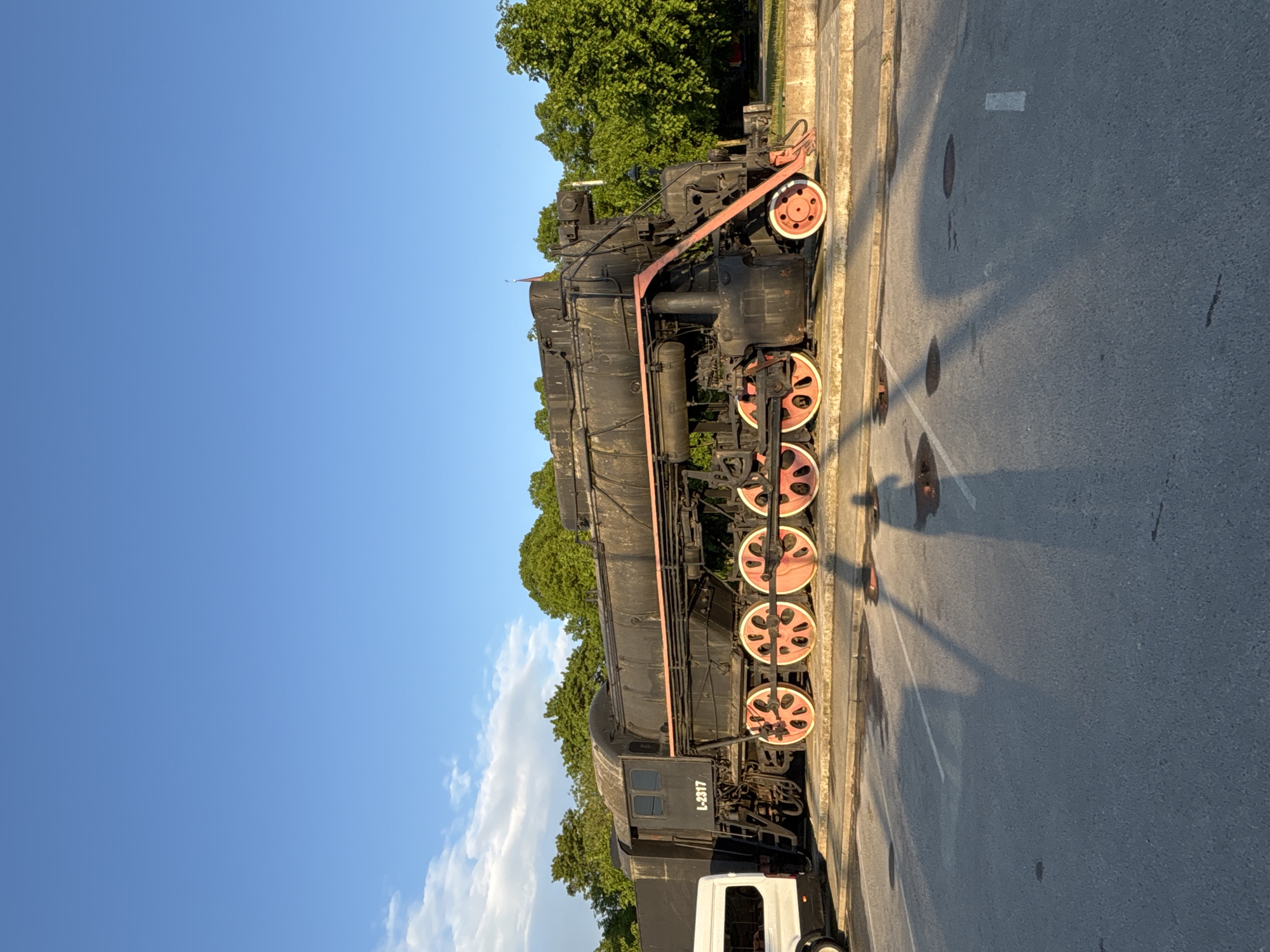 Evening stroll through Tallinn captures locomotives, gardens, modern architecture