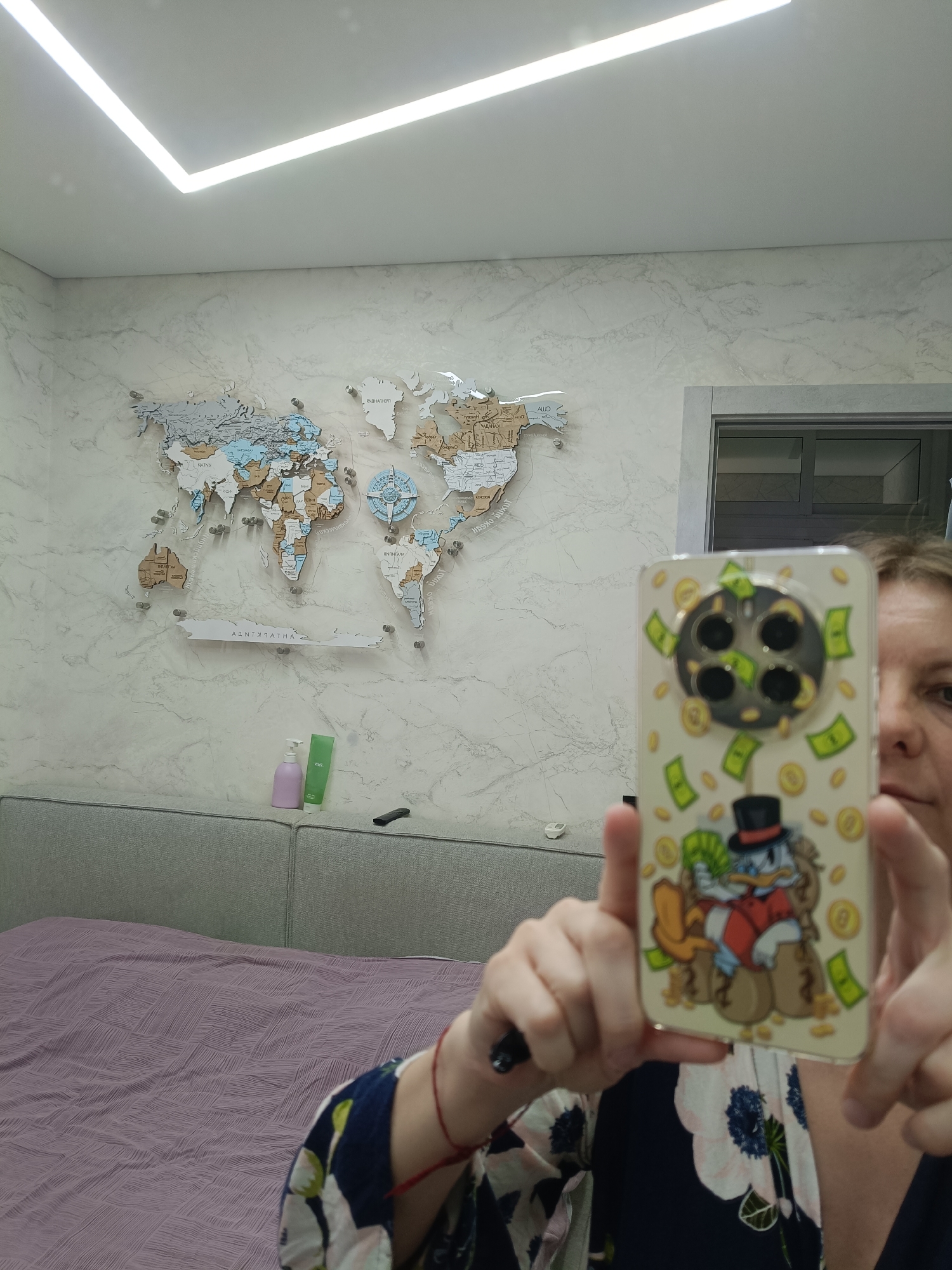 Quiet Sochi afternoon: tree trimming, home cooking, and indoor life