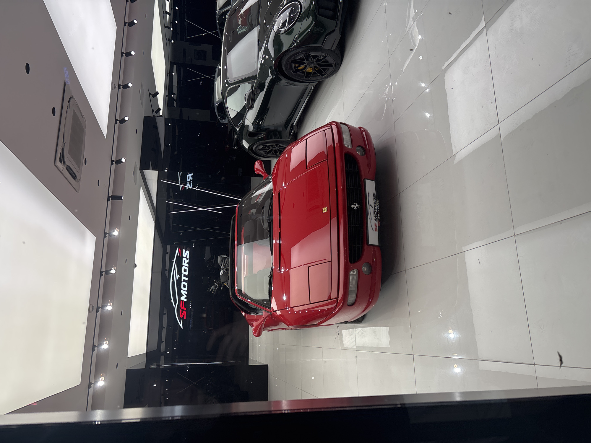 Luxury car showroom display captured by witnesses