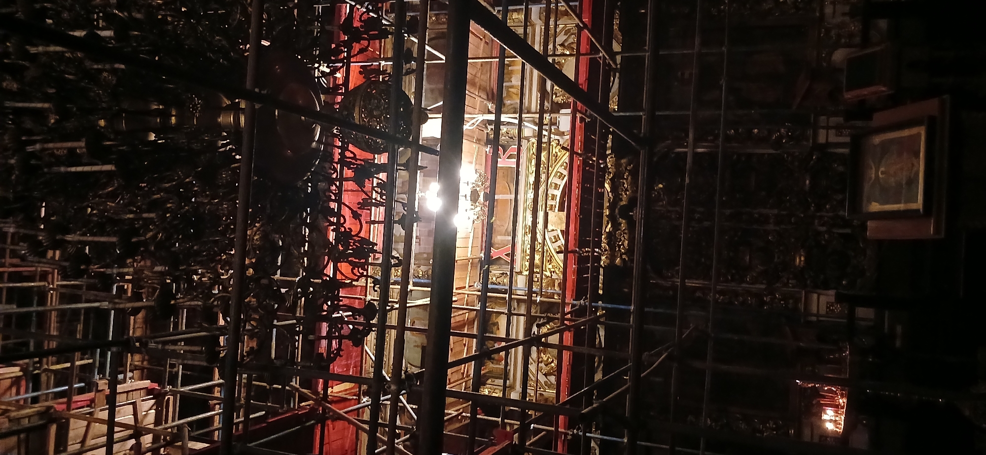 Moscow cemetery and monastery cathedral documented during renovation