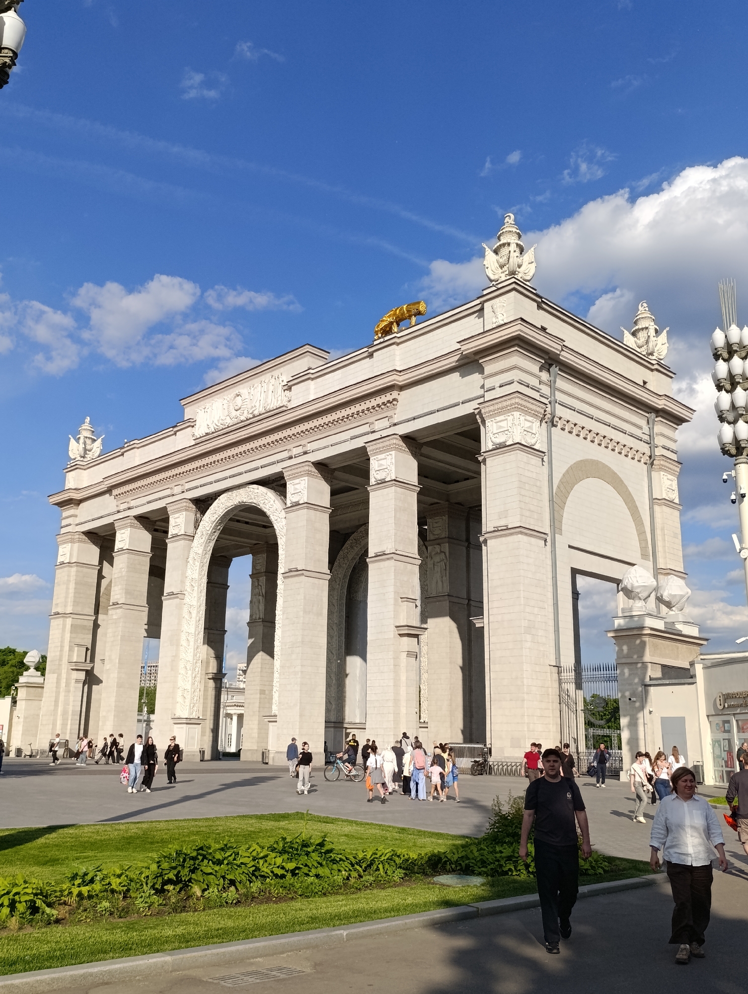 Visitor documents Moscow's classical archway and flowering public gardens
