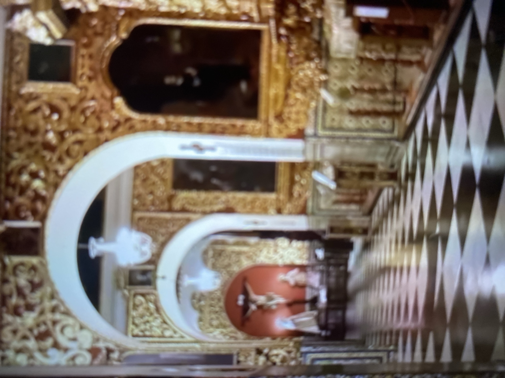 Church visit and kitten encounter documented in Tinaquillo, Venezuela