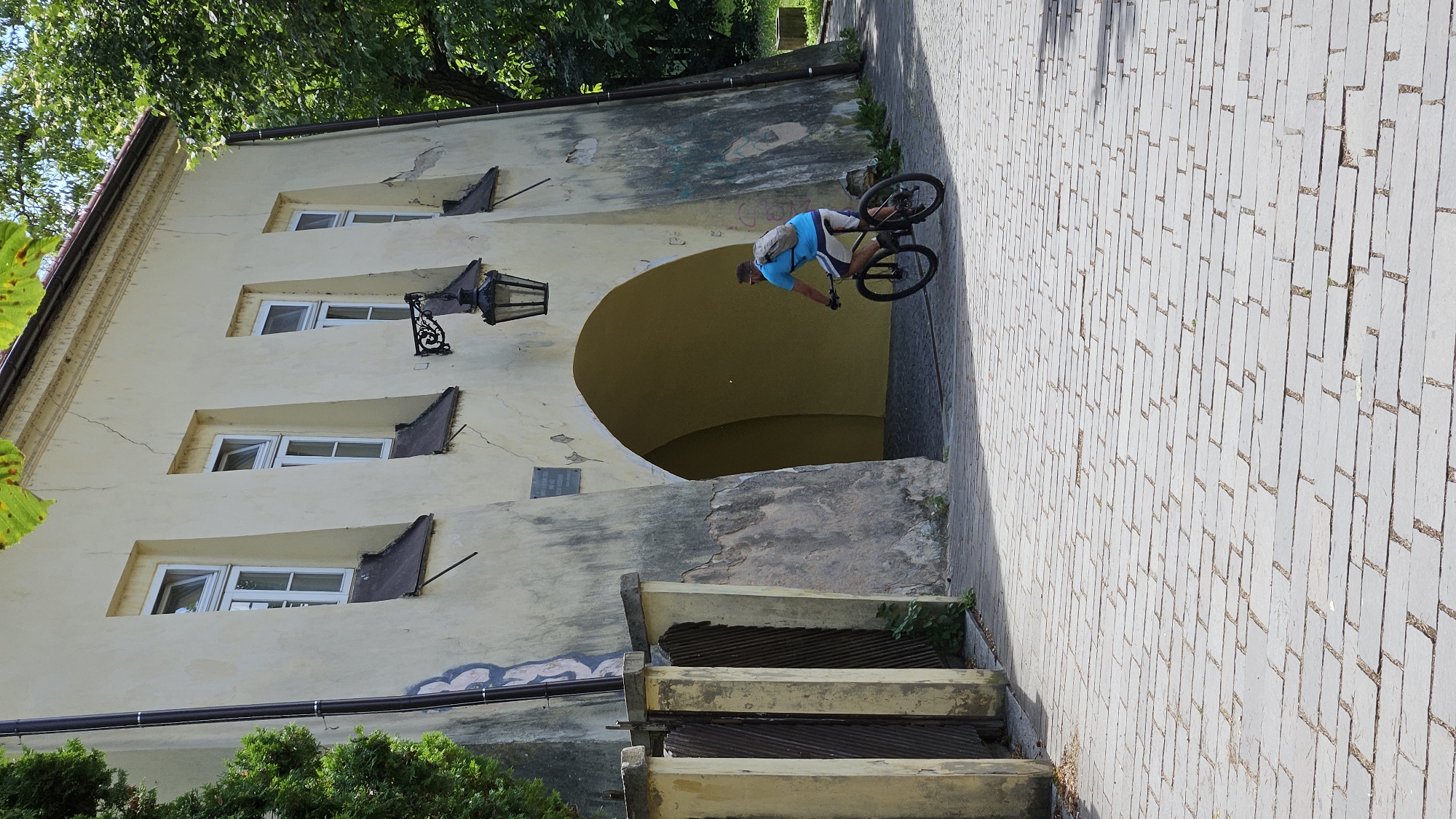 Morning walk through Prešov's old town streets and a horse art collection