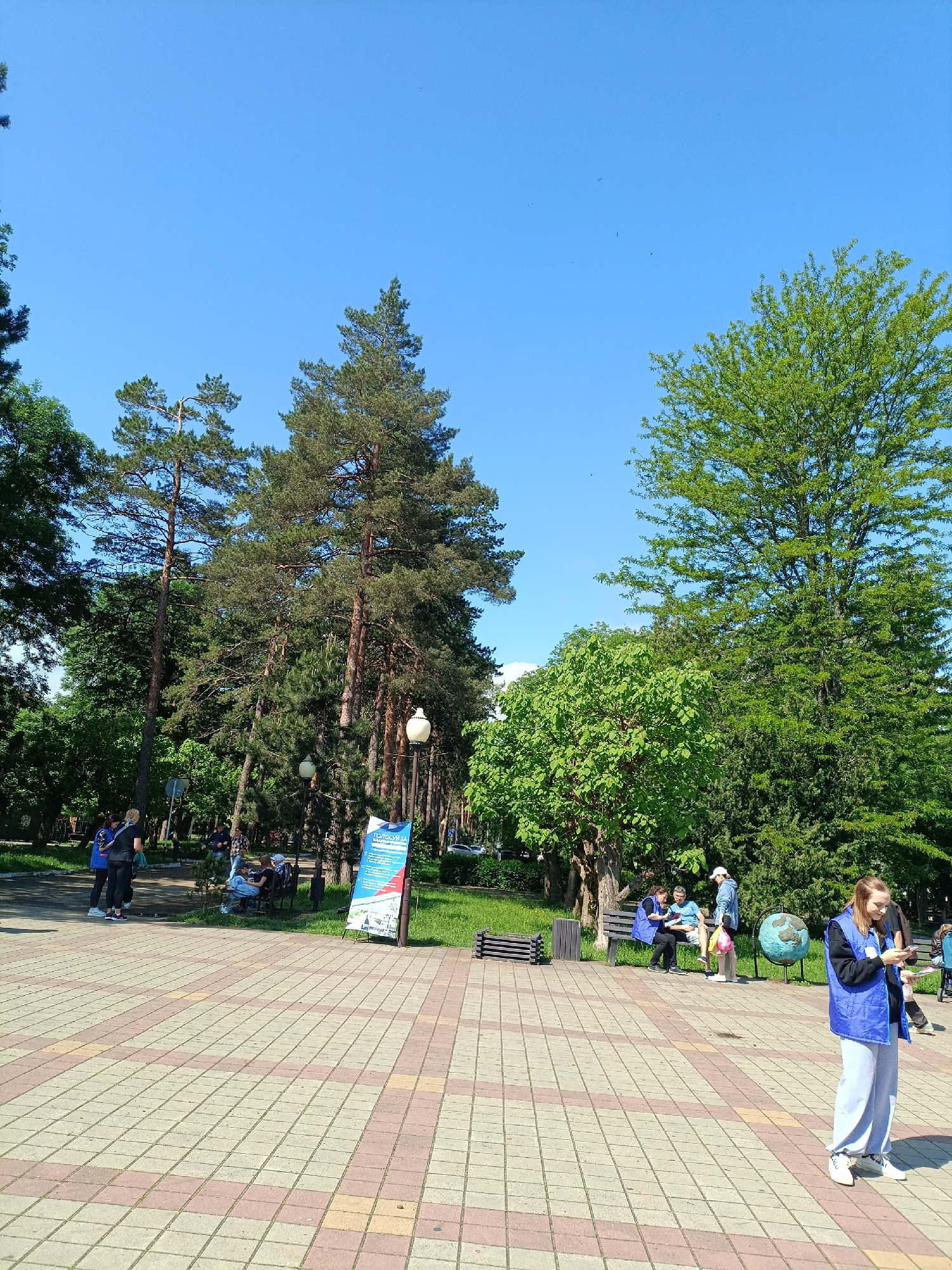 Morning market bustles with vendors and shoppers in Goryachiy Klyuch