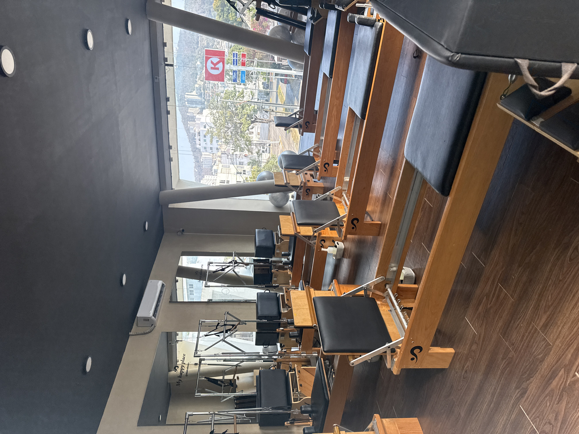 Pilates studio session documented in Acapulco fitness center