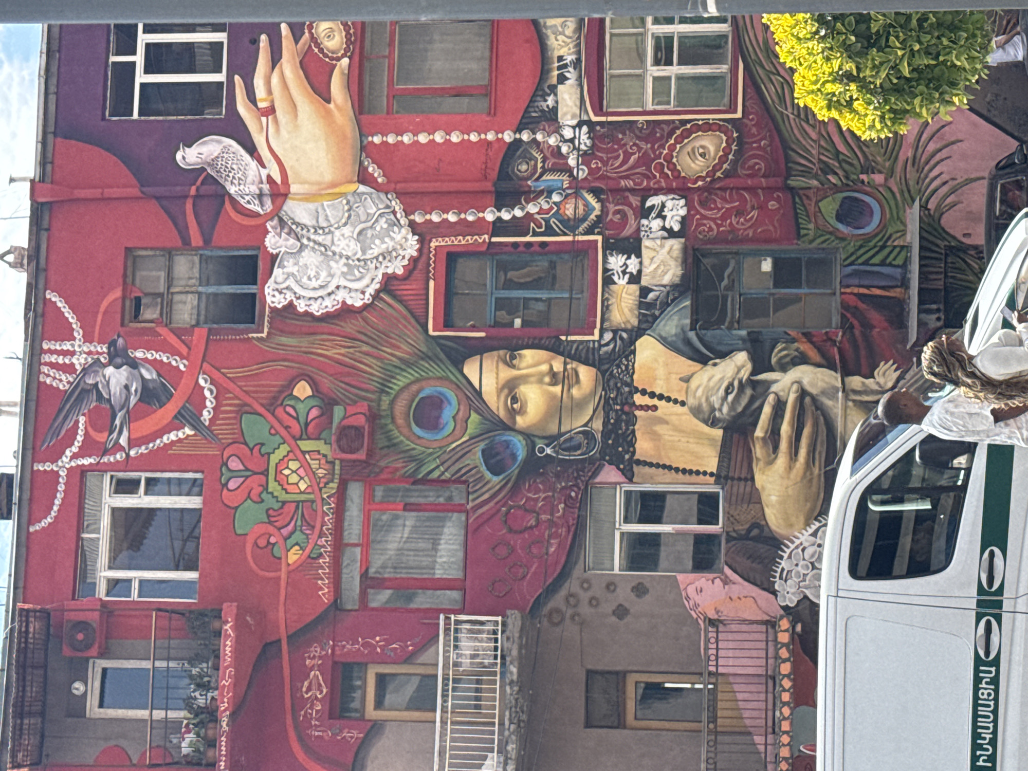 Morning scenes from Yerevan: street music, architecture, art