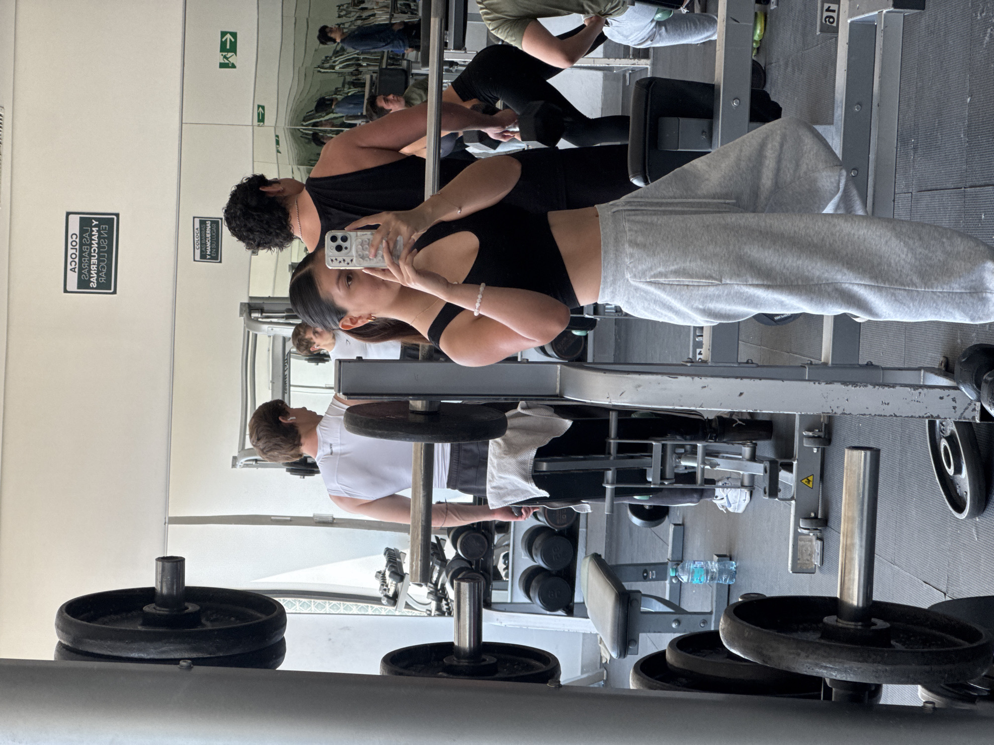 Gym selfies captured in San Andrés Cholula fitness center