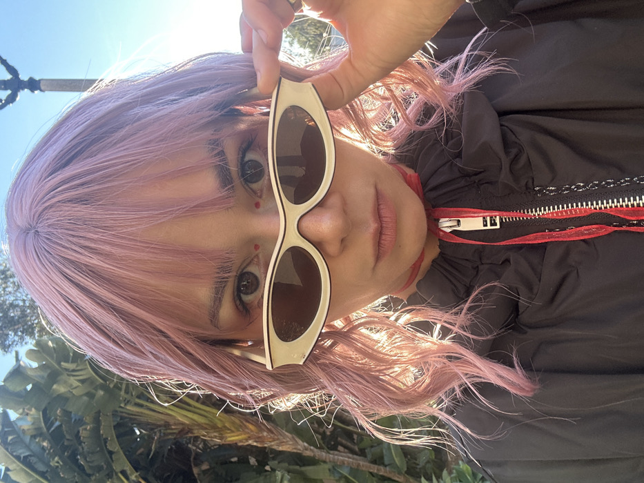 Pink-haired individual and Jeep Wrangler spotted in Los Angeles