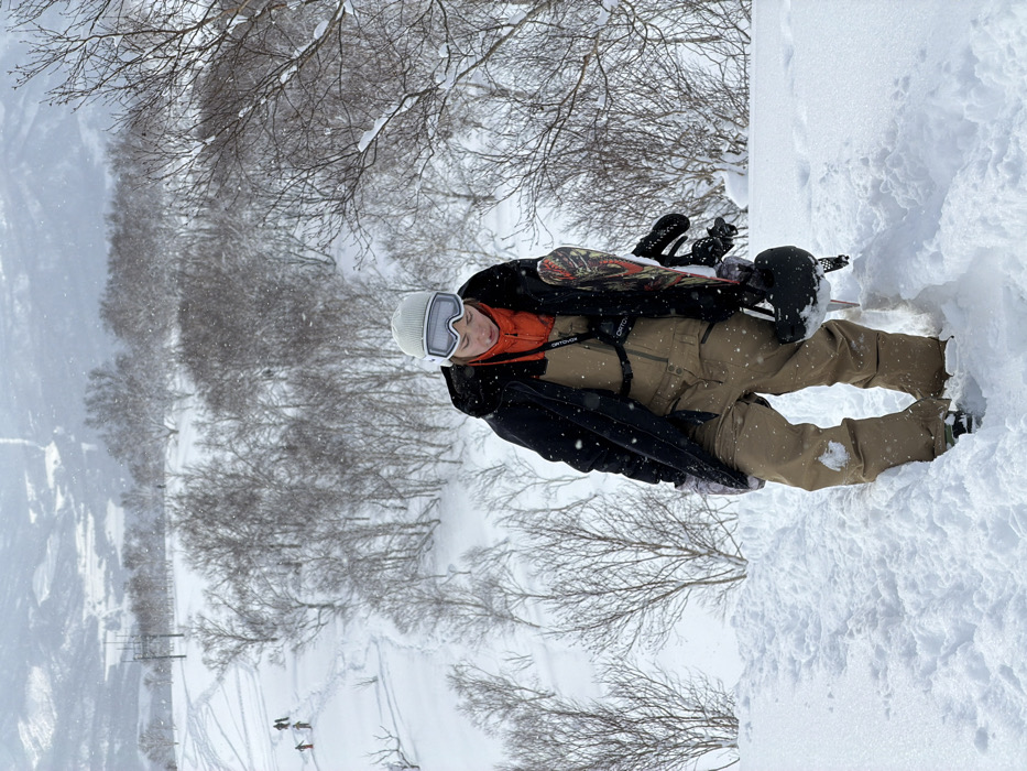 Snowboarder spotted on slopes in Niseko, Japan