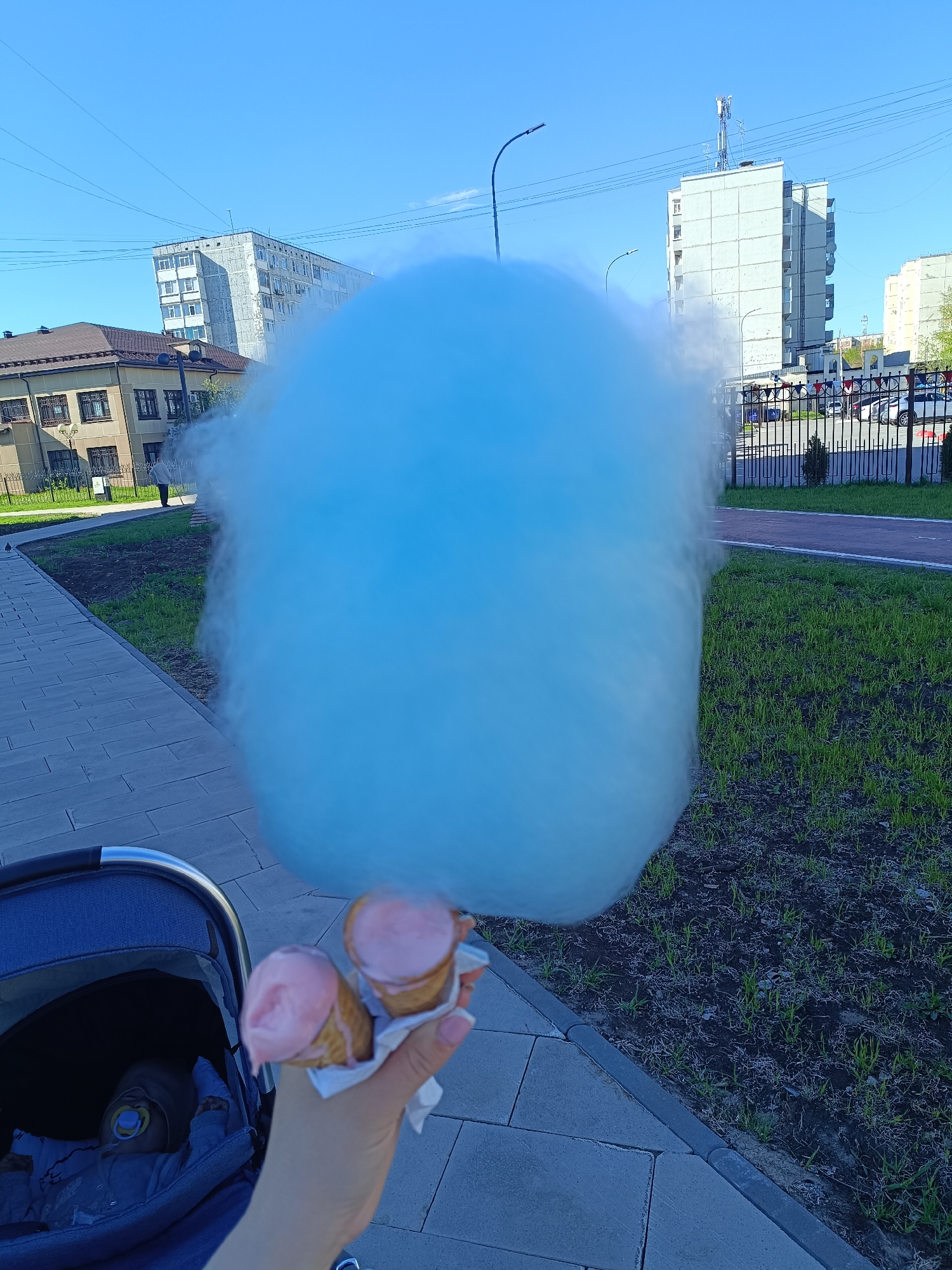 Morning shopping and leisure activities documented across Tobolsk, Russia