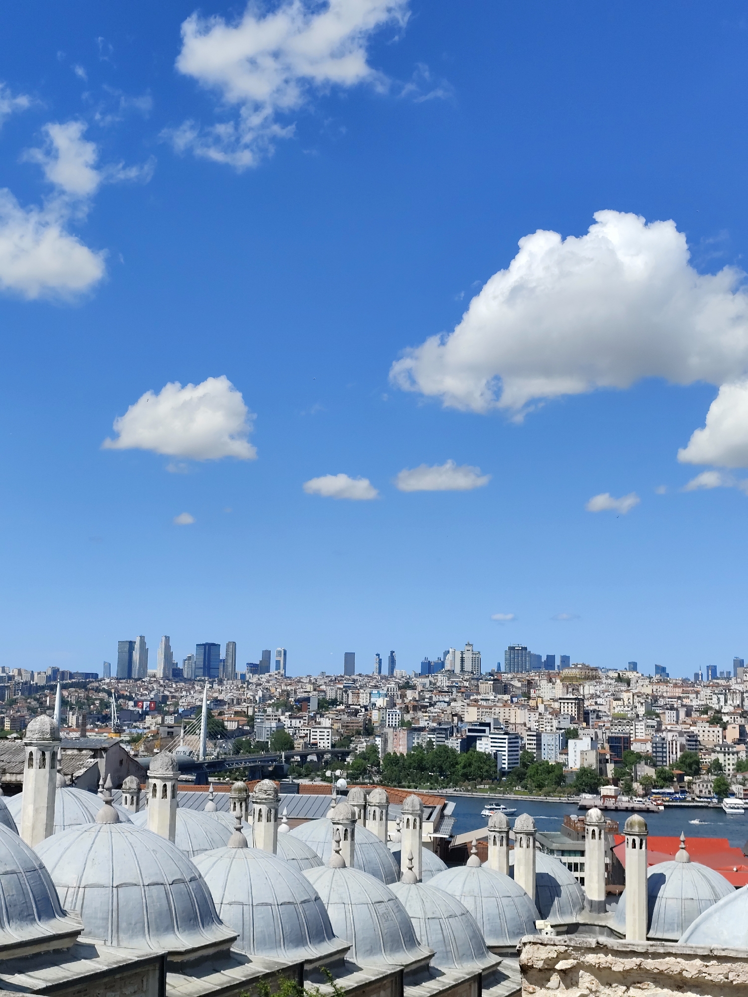 Tourist documents sunny afternoon visit to Istanbul's Süleymaniye Mosque