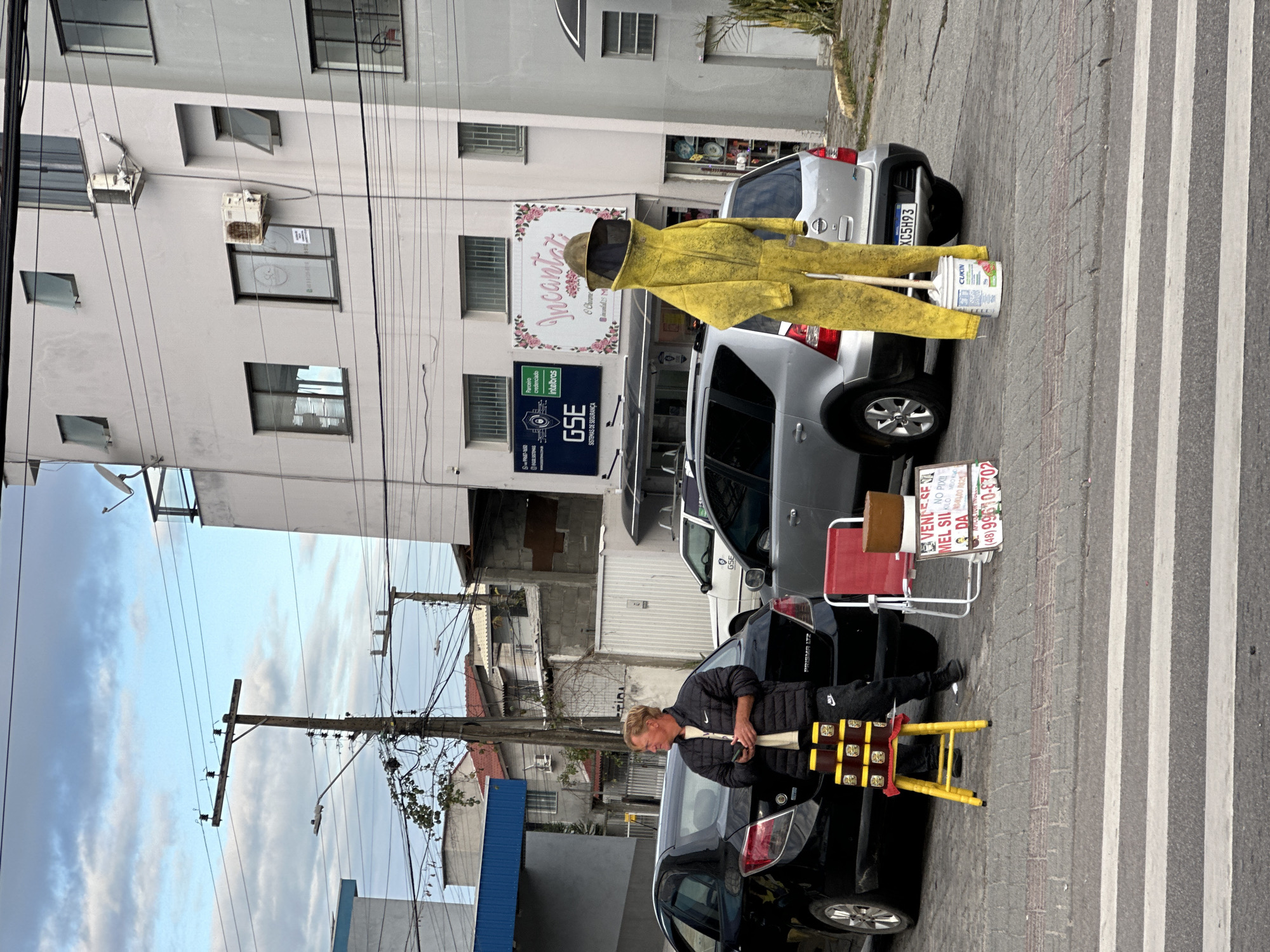Evening street life and shopping scenes documented in Florianópolis
