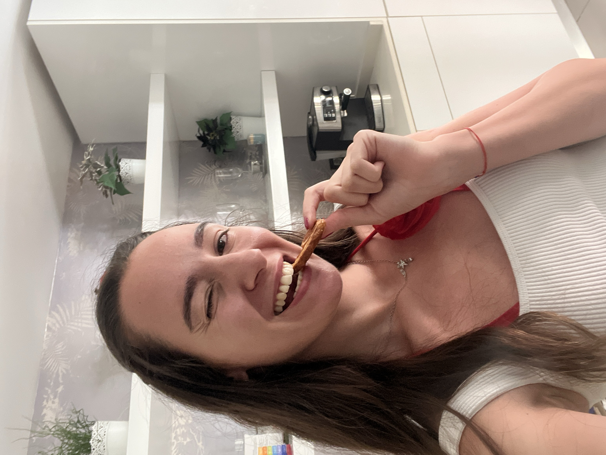 Casual dining and leisure moments captured in Alicante