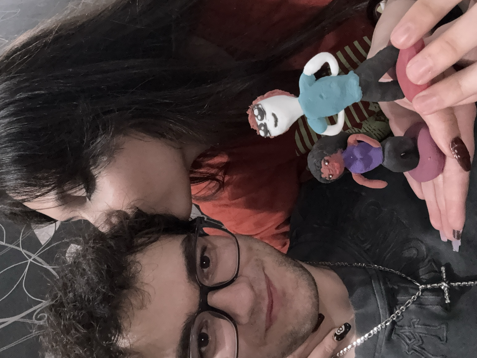 Couple creates personalized clay figurines in Bulgarian home craft session