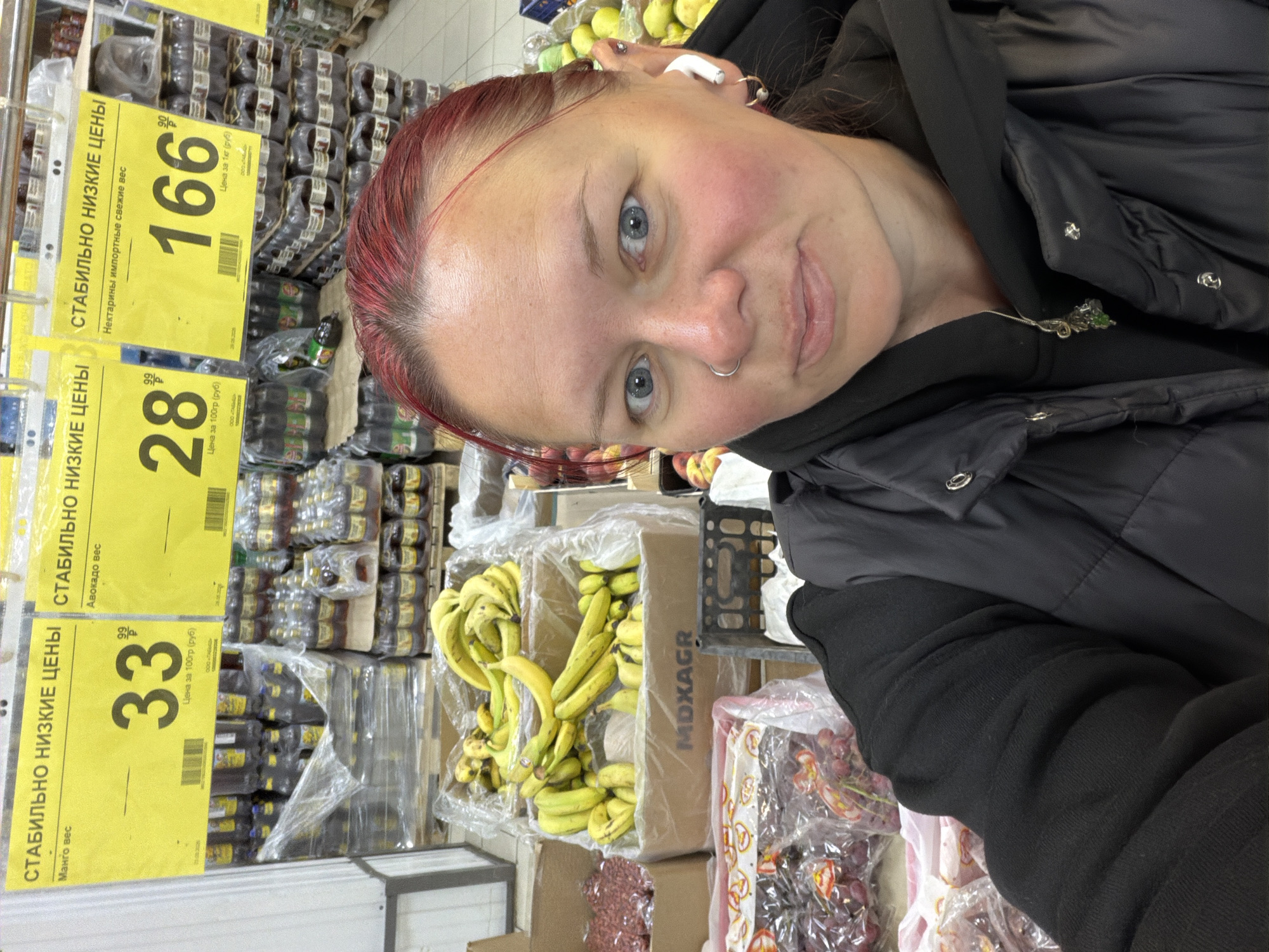 Late-night grocery shopping and selfies captured in Chaikovsky, Russia