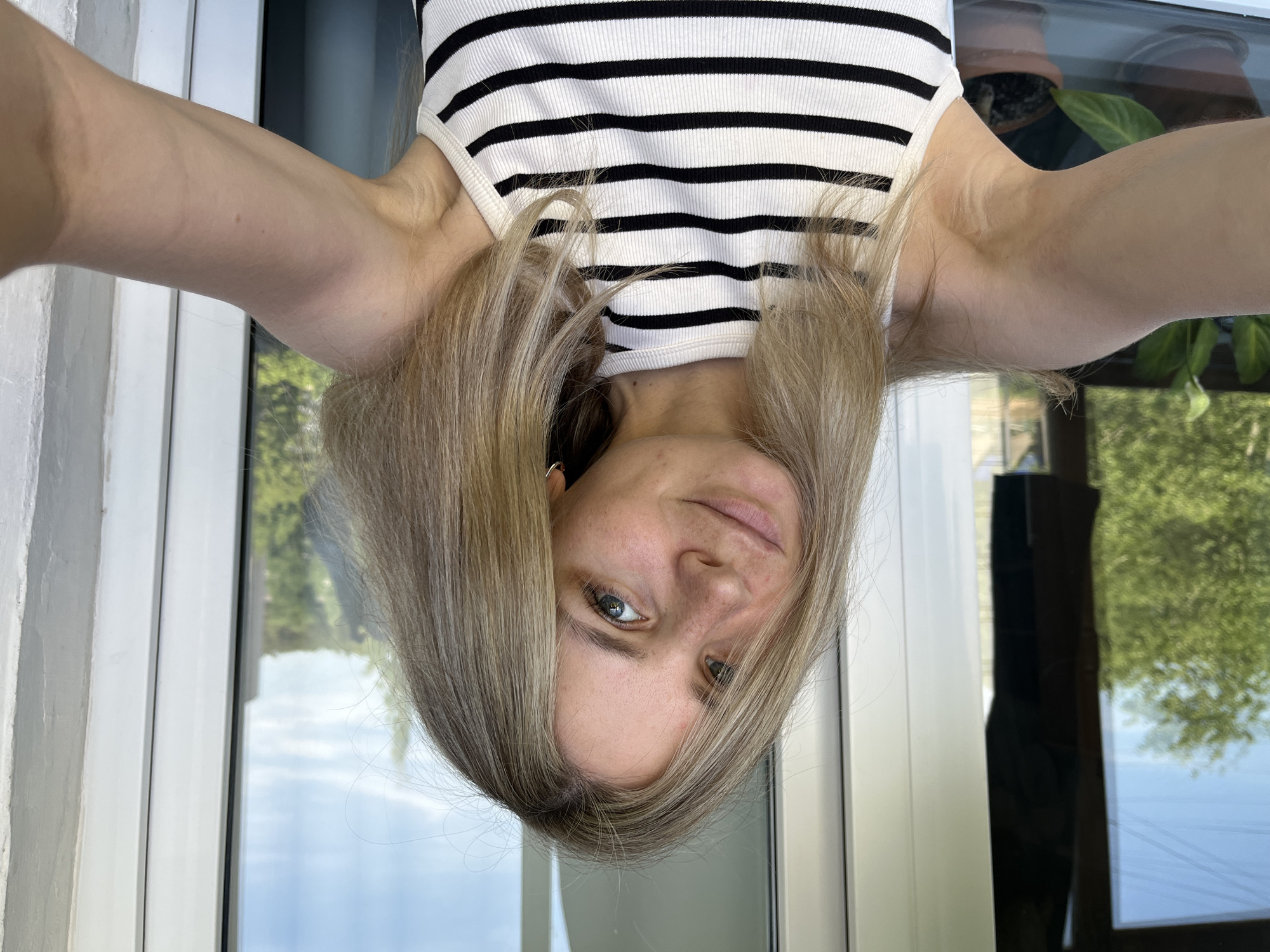 Woman documents morning routine with selfies in Chaikovsky, Russia