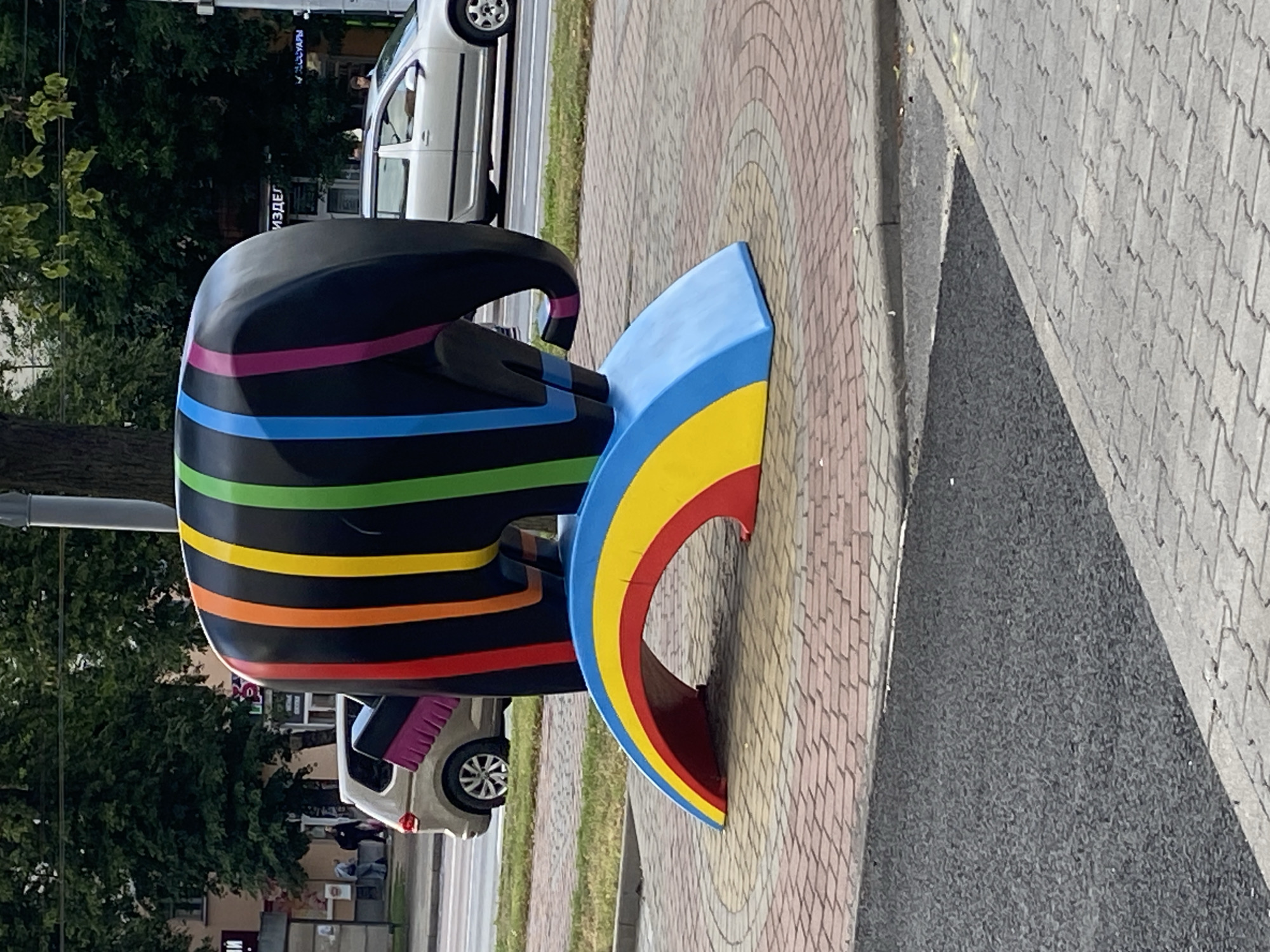 Afternoon street life in Brest, centered on a colorful elephant sculpture