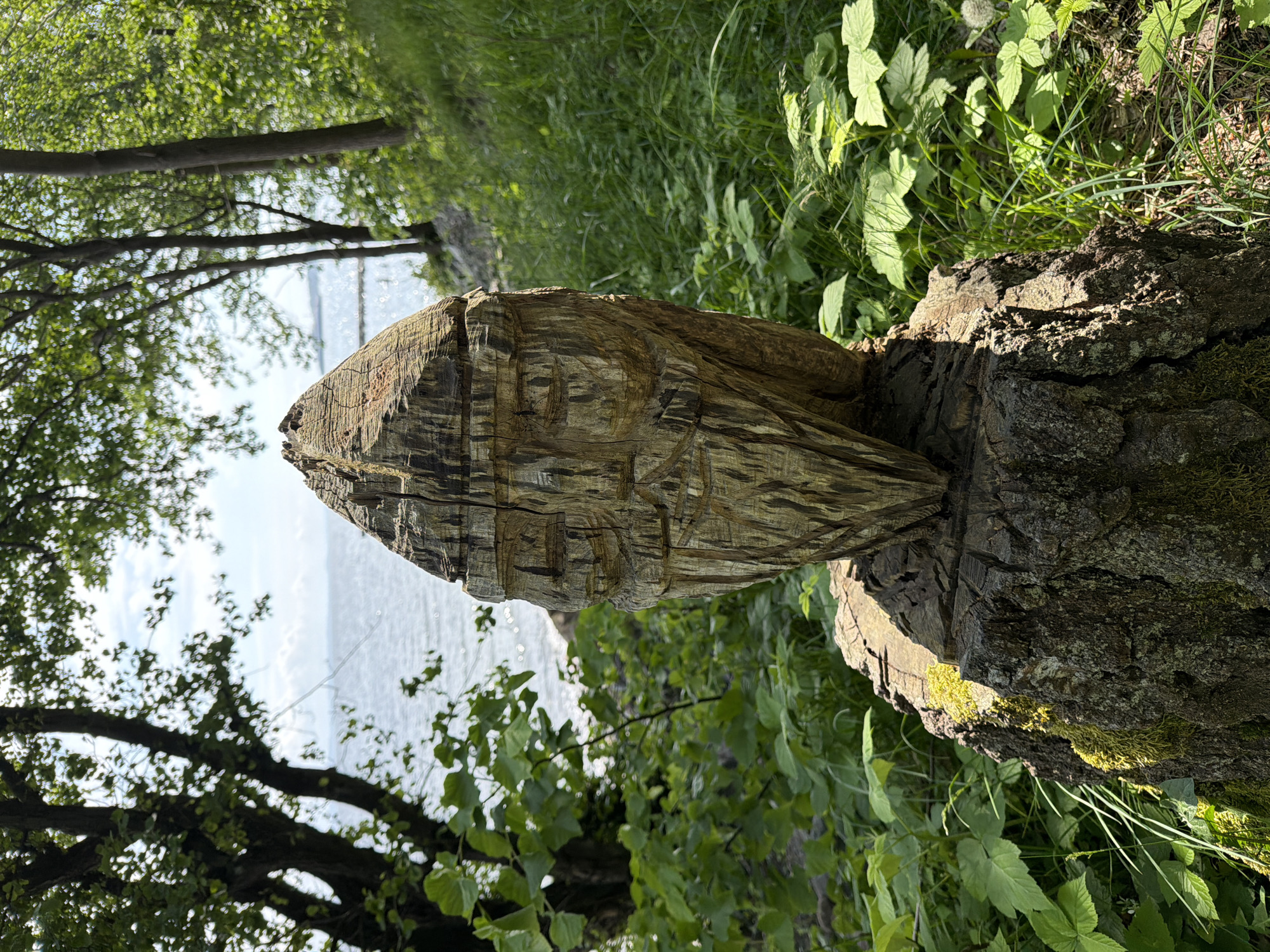 Wooden sculptures and love locks documented along Horten waterfront