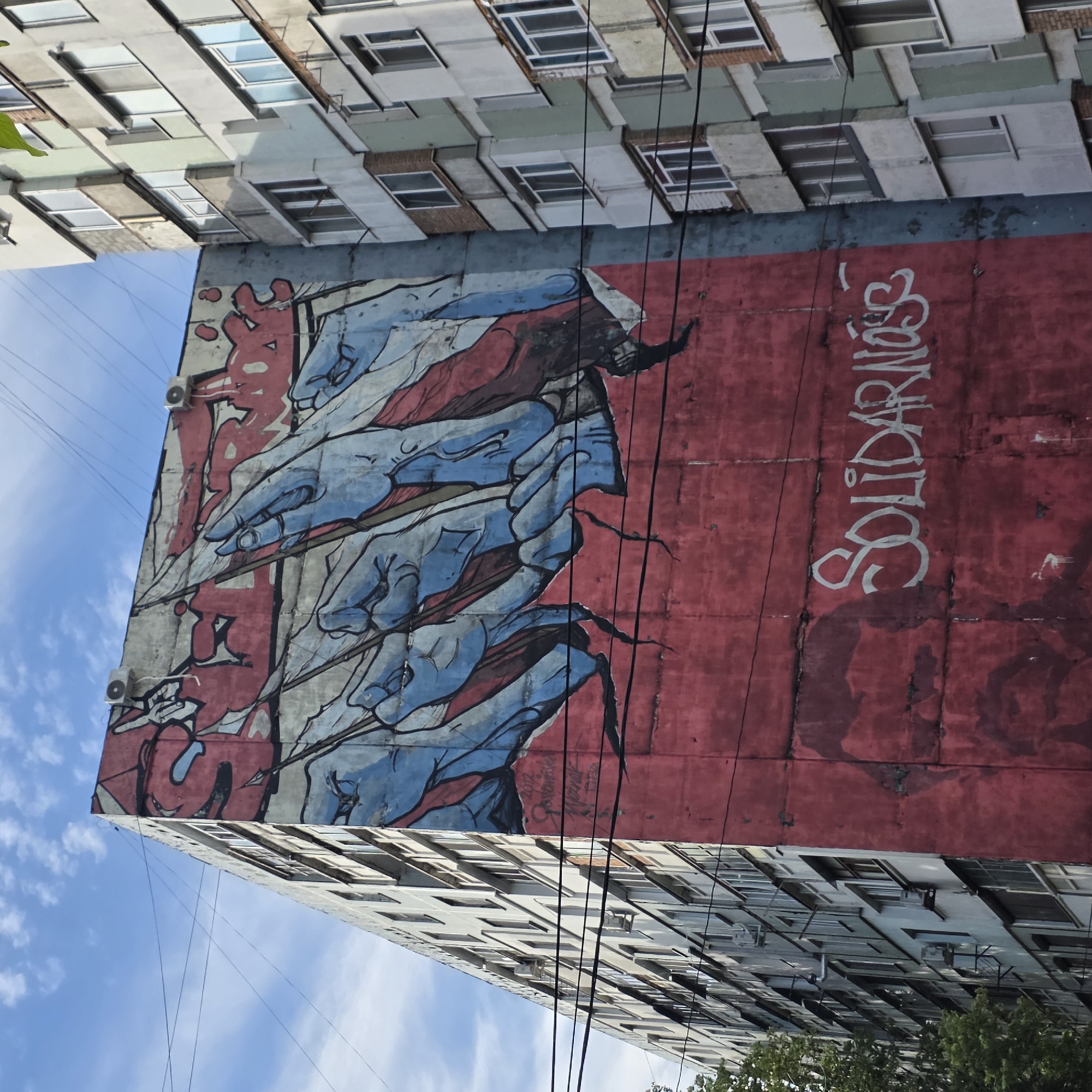 Morning street life documented across central Chișinău