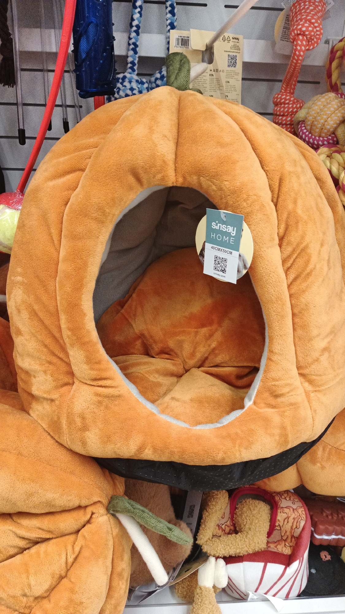 Autumn retail display browsed at a Kryvyi Rih store