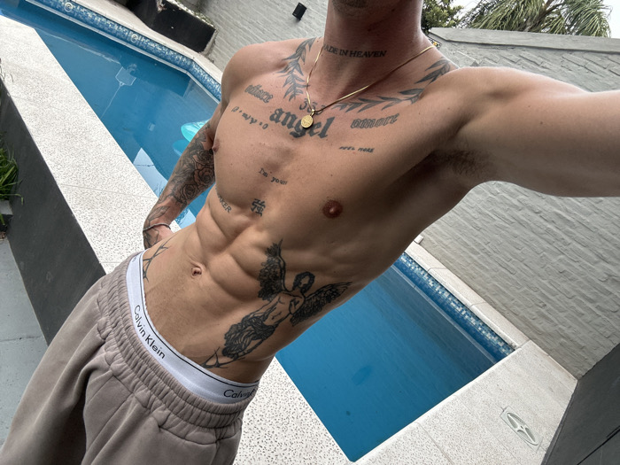 Tattooed man spotted near pool in Tapiales, Argentina