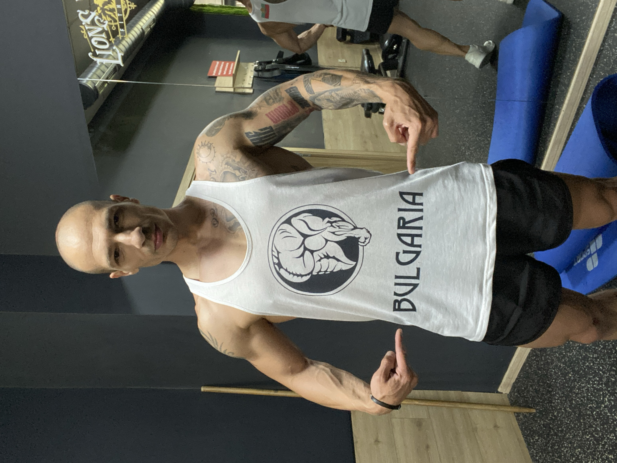 Tattooed man in Bulgaria shirt spotted at Pleven gym