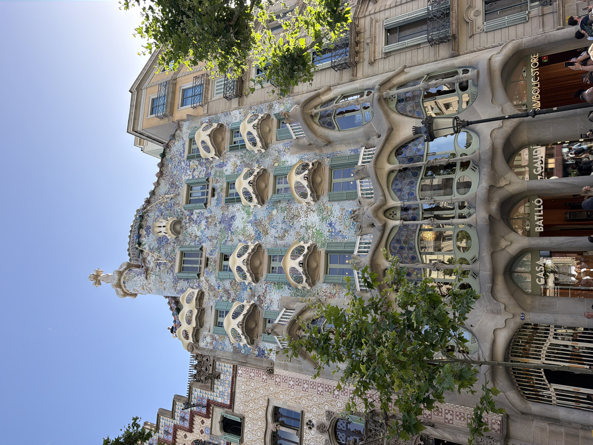 Close-up tour of Casa Batlló's facade on Passeig de Gràcia