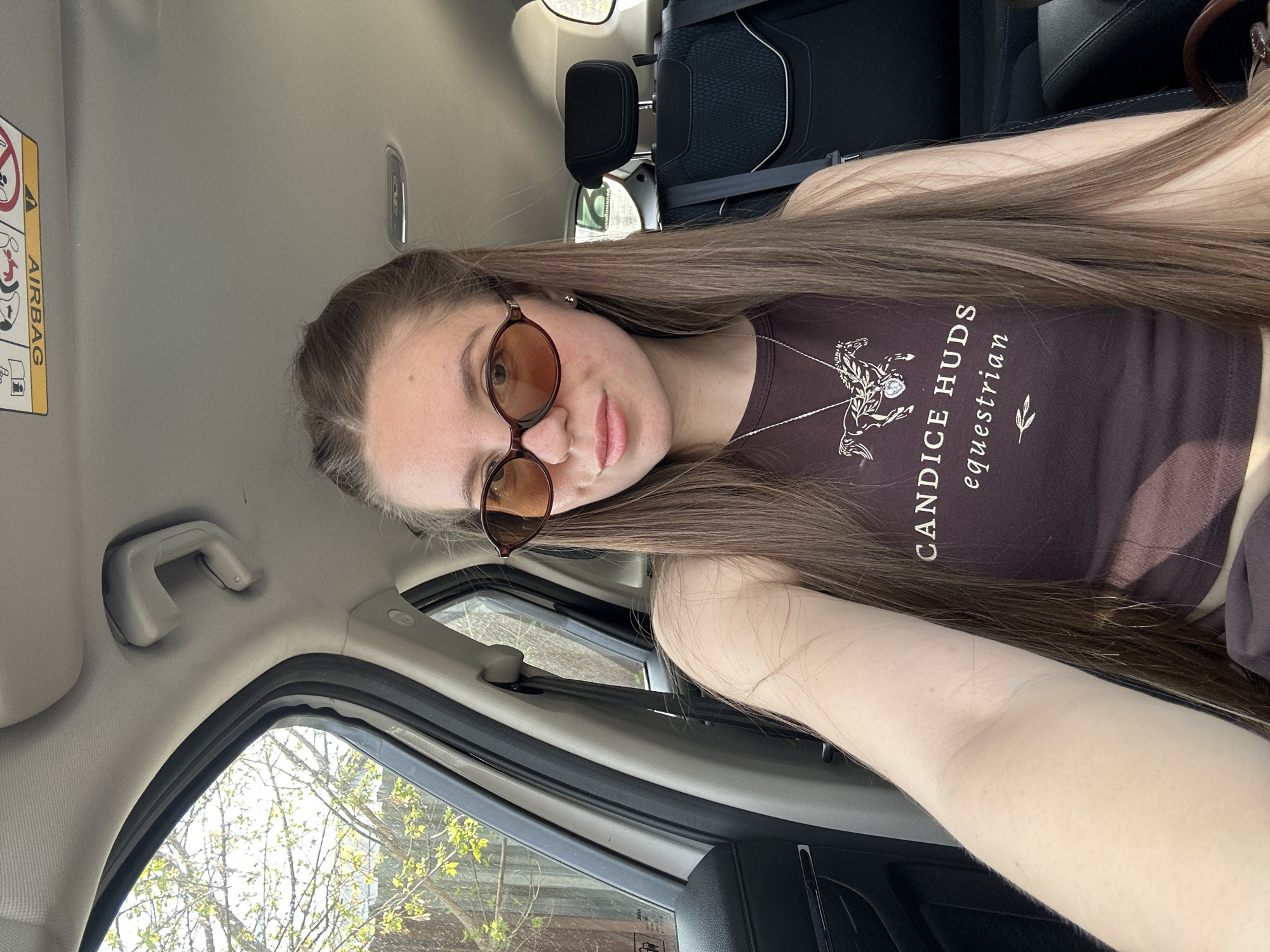 Woman documents casual visit to Klin in equestrian gear