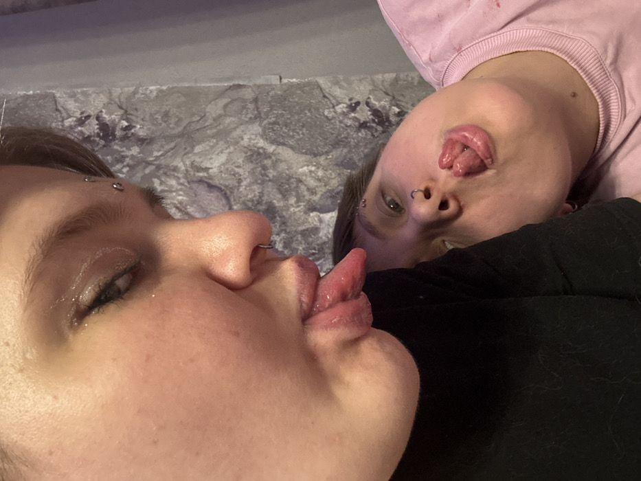 Indoor portraits and domestic scenes documented in Saratov