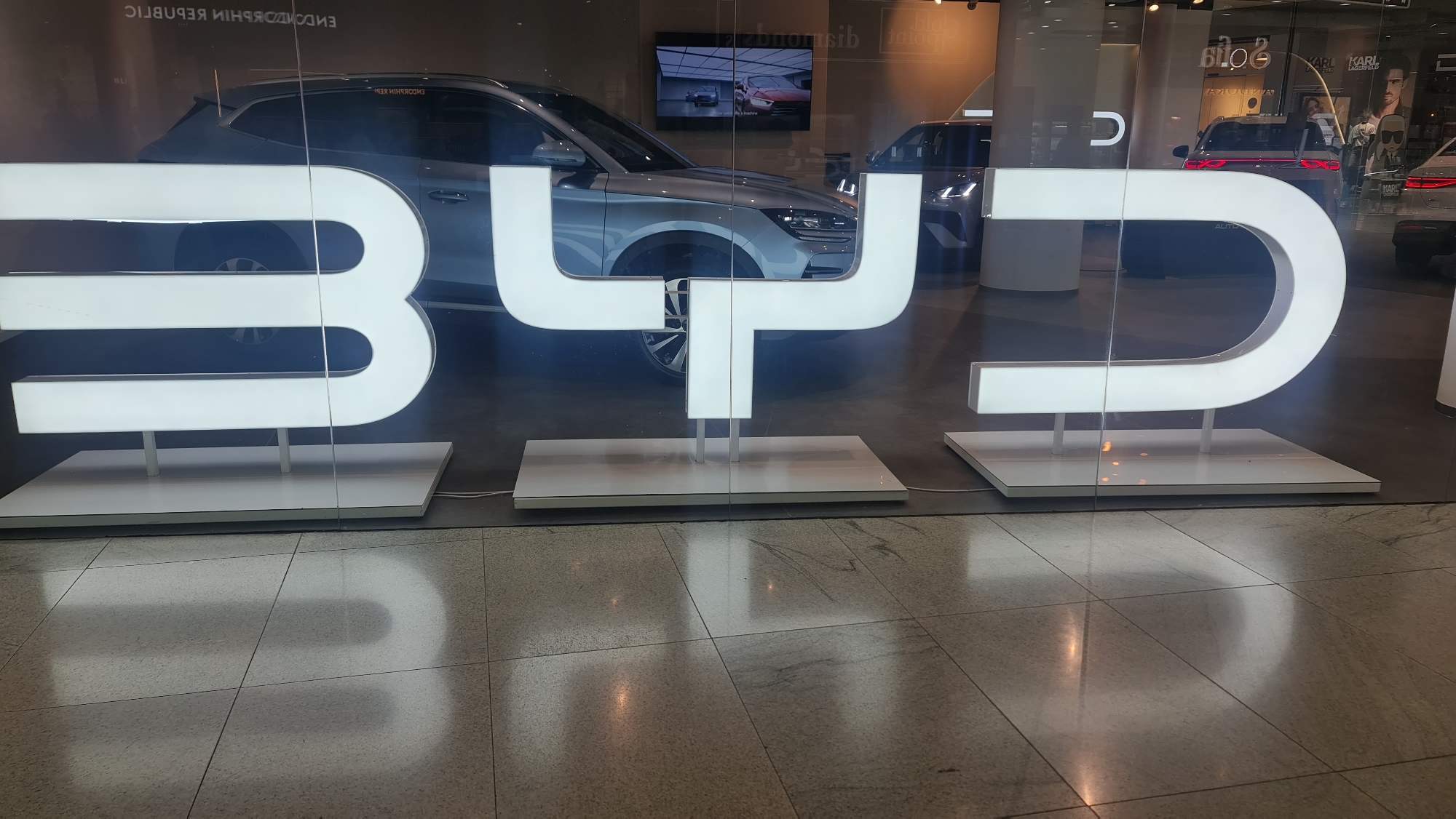 Weekend retail district activity documented across Bratislava commercial areas