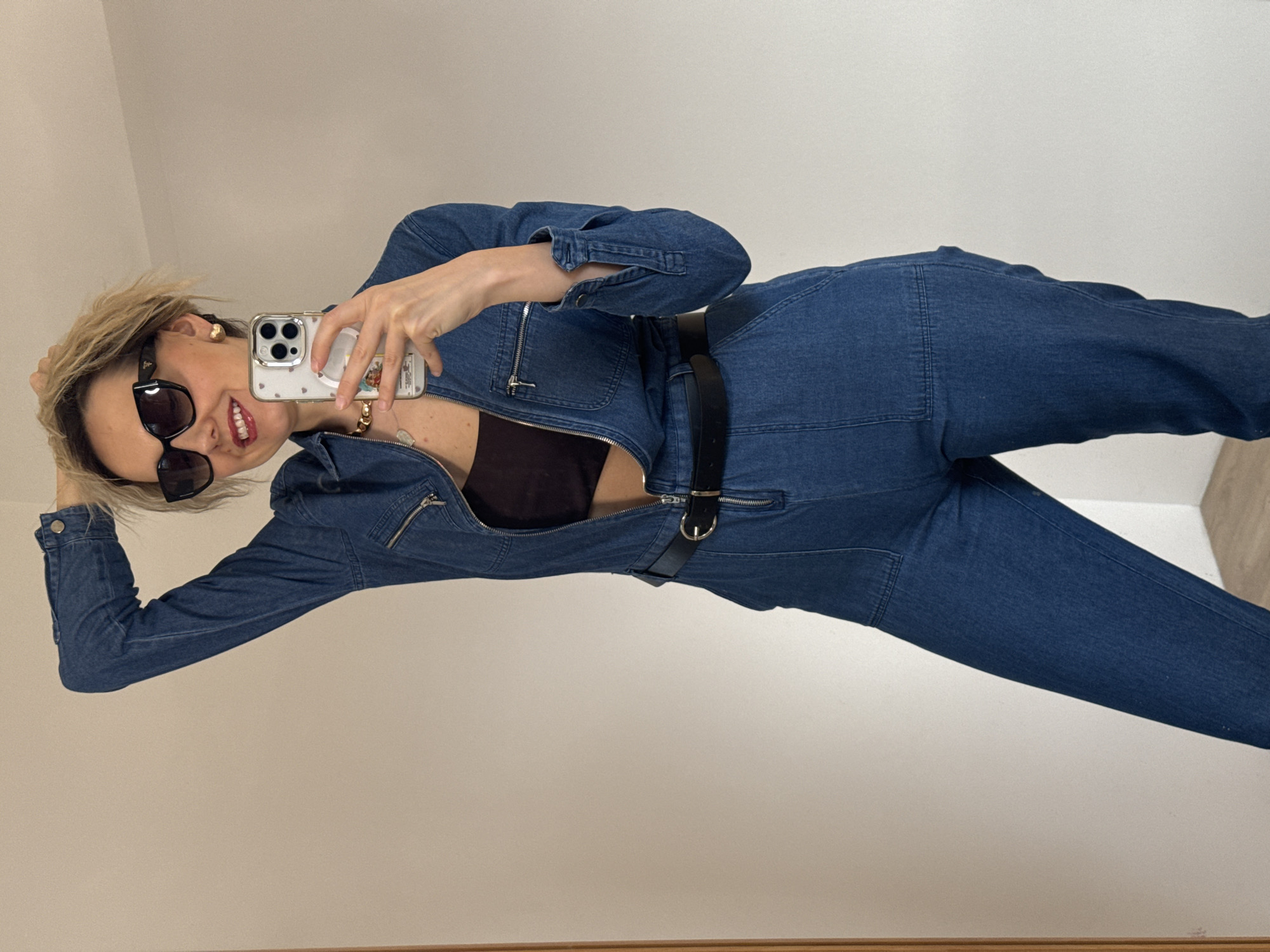 Woman takes mirror selfie series in Carnikava apartment