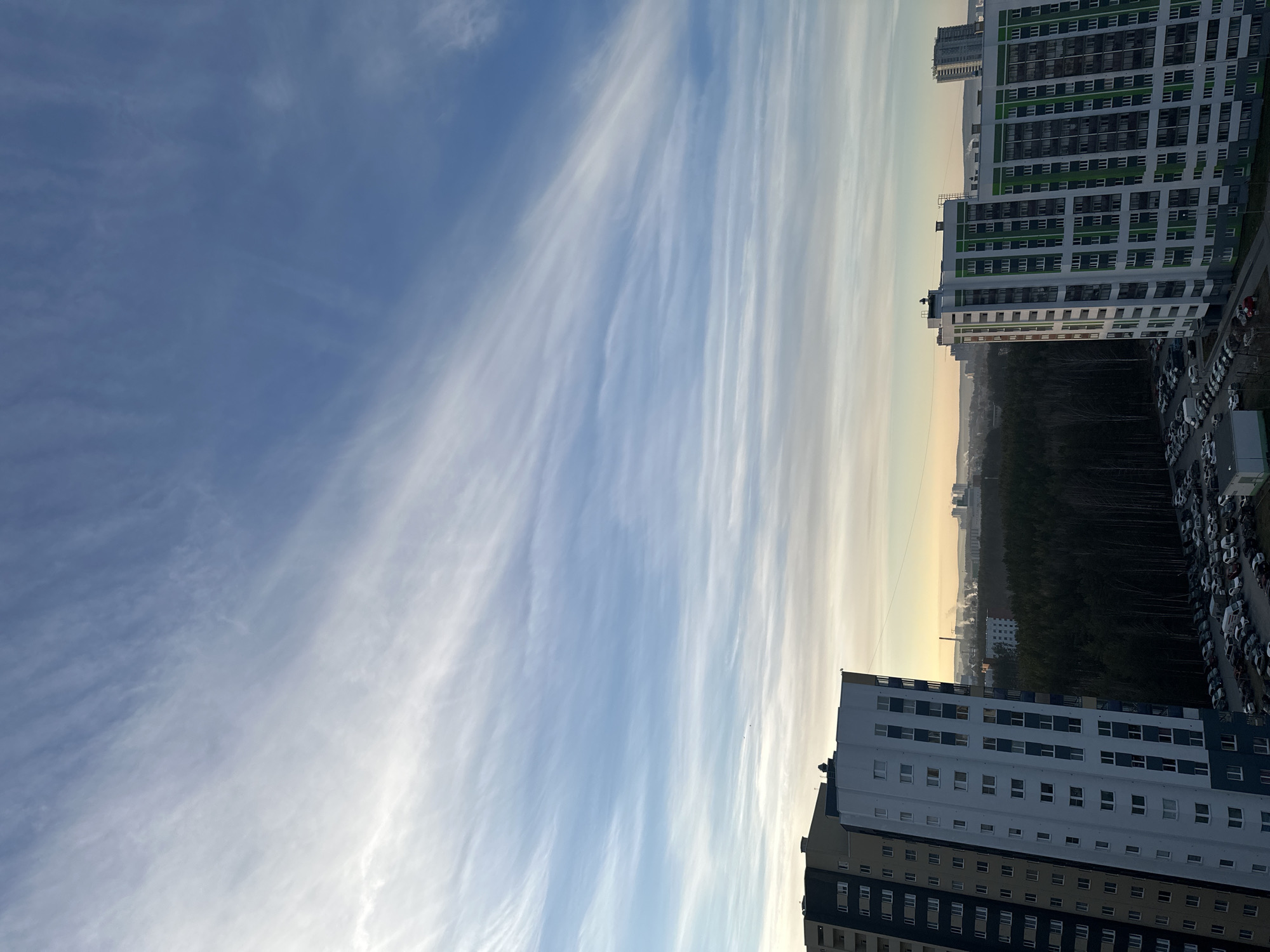 Cirrus clouds observed over Yekaterinburg from high-rise building