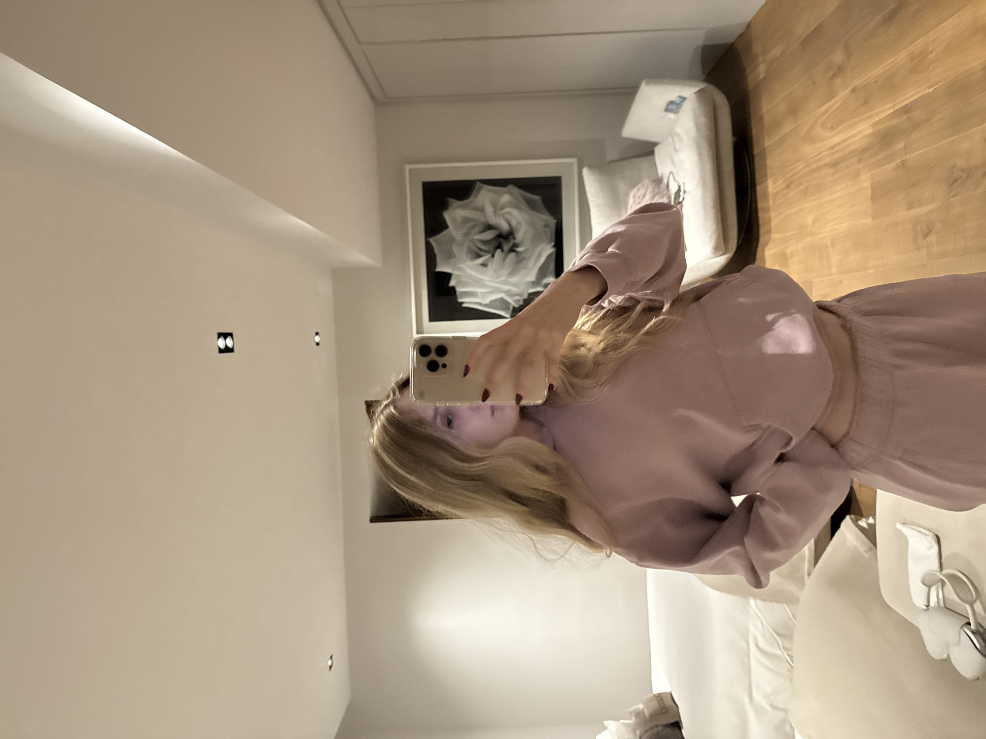 Woman takes bedroom selfie in Mexico City