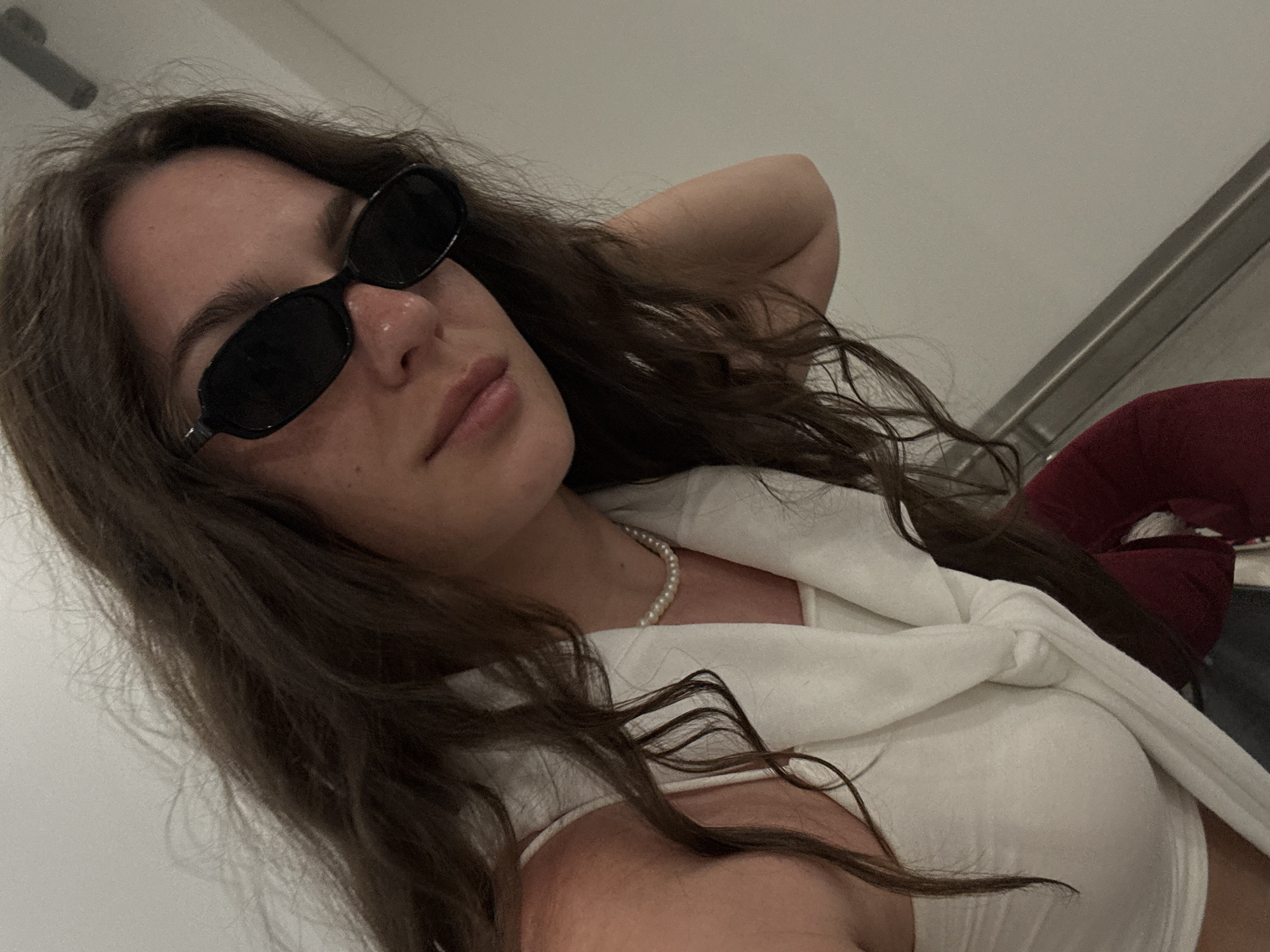 Moving through Antalya Airport, white outfit and pearl necklace