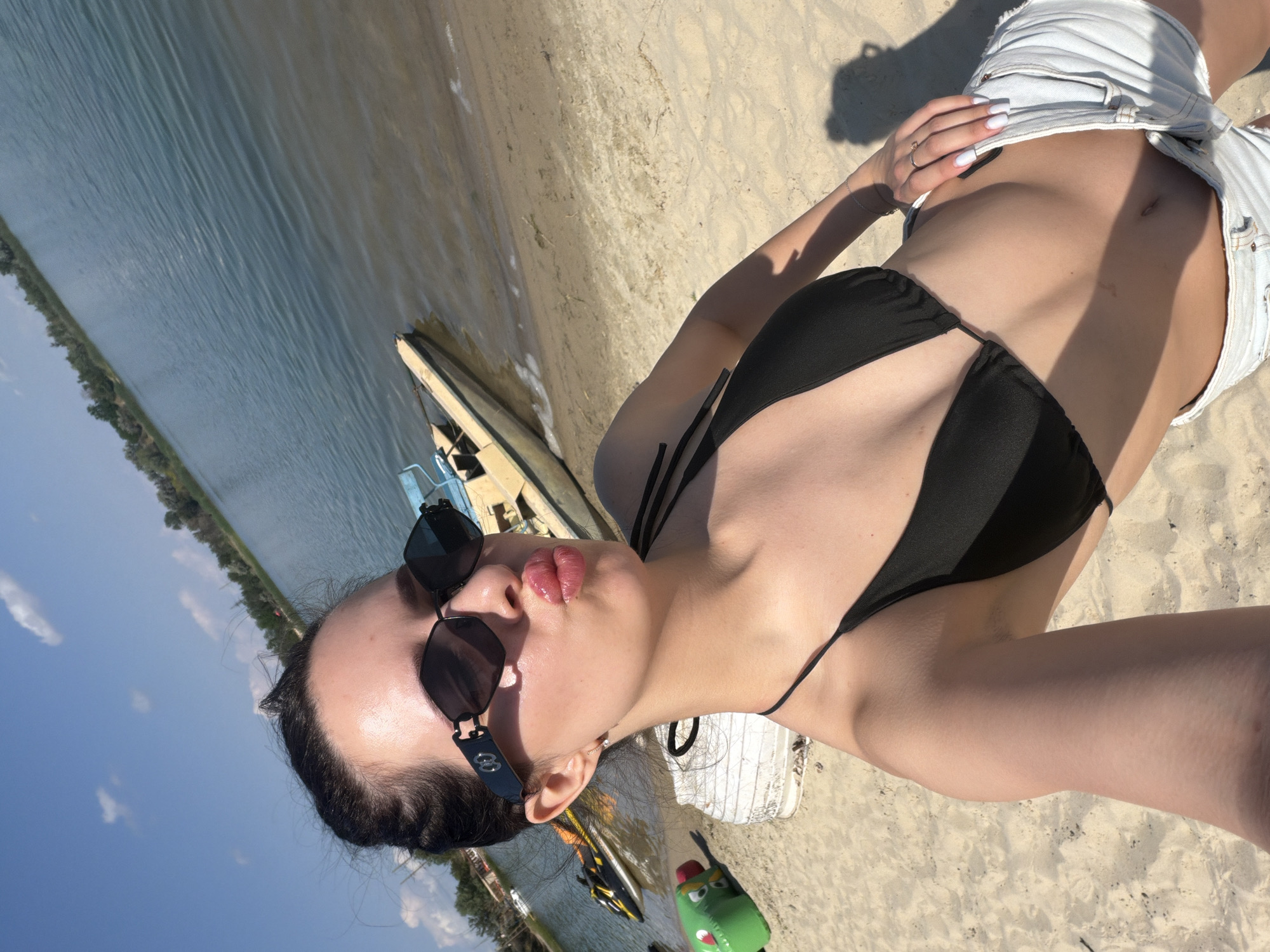 Woman documents beach day with selfies, shopping, and cafe visit