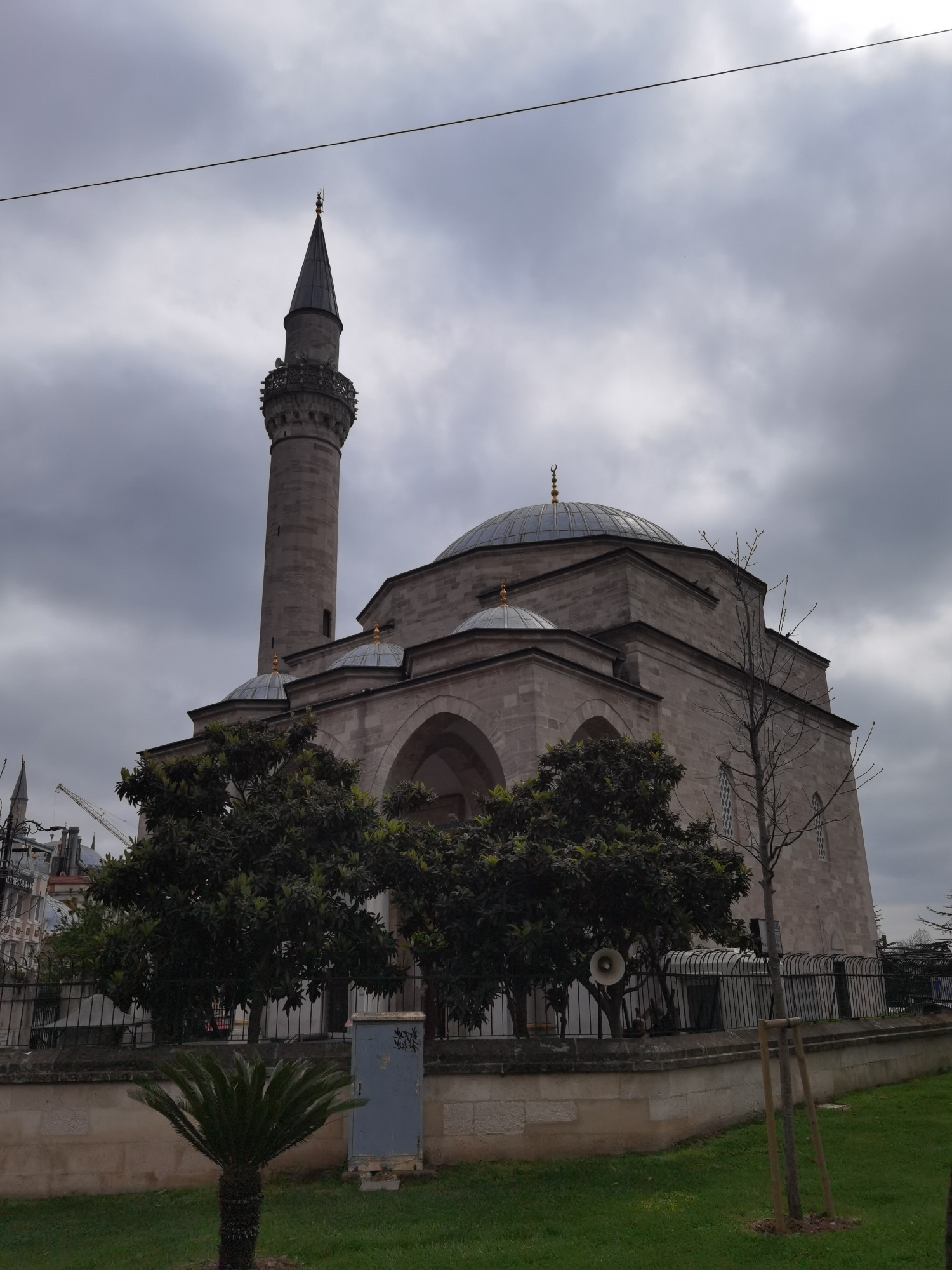 Tourist captures overcast morning scenes around Istanbul's Hagia Sophia district