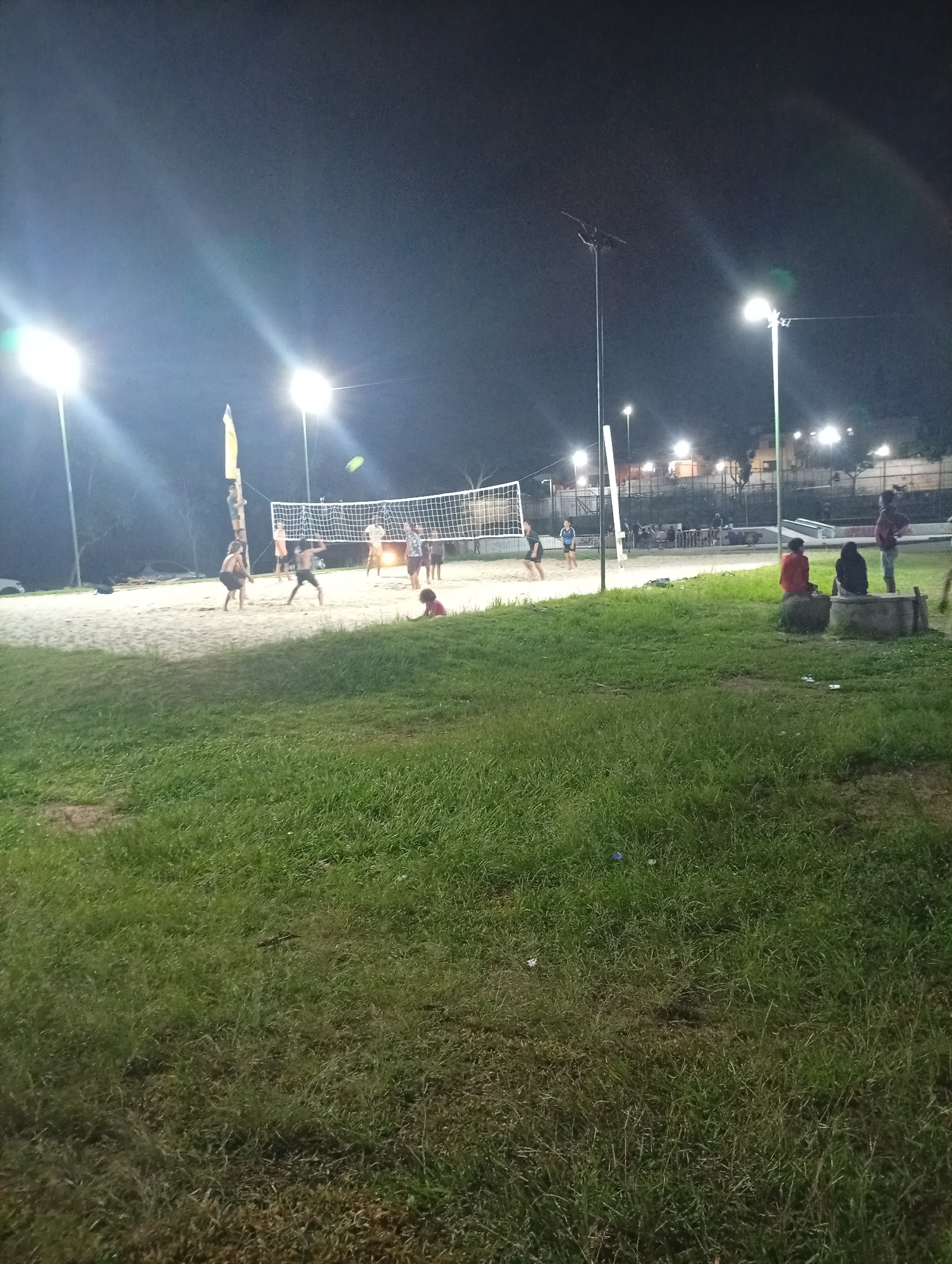 Nighttime beach recreation draws crowds at Búzios