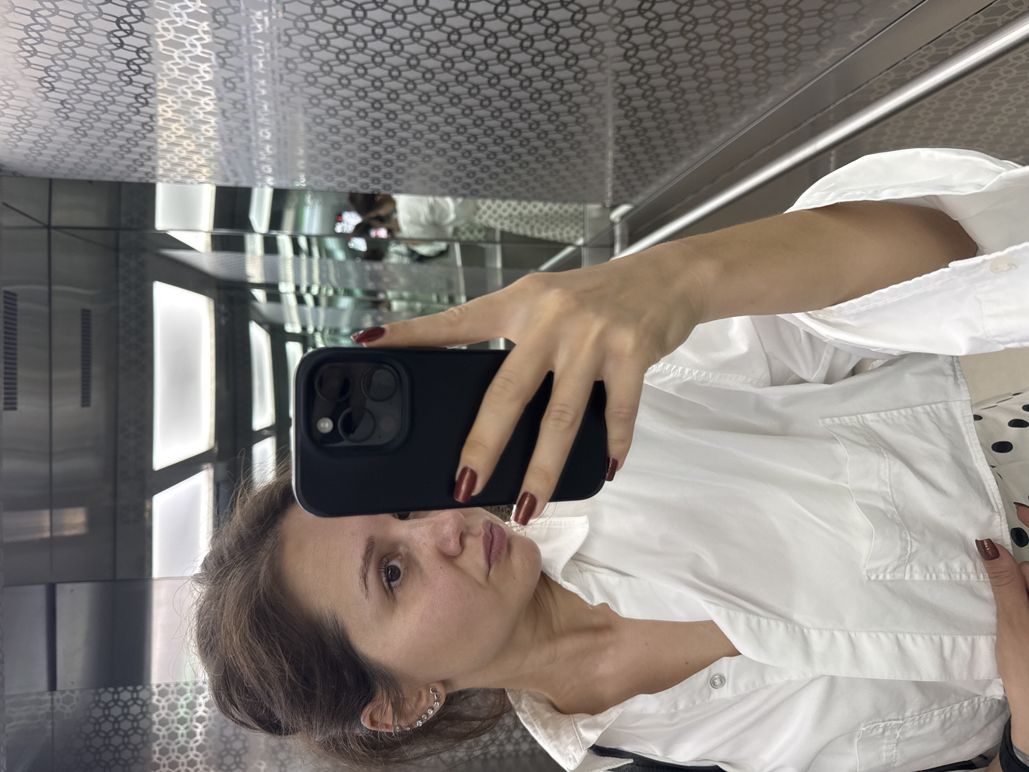 Woman takes selfies across multiple Dubai locations early morning