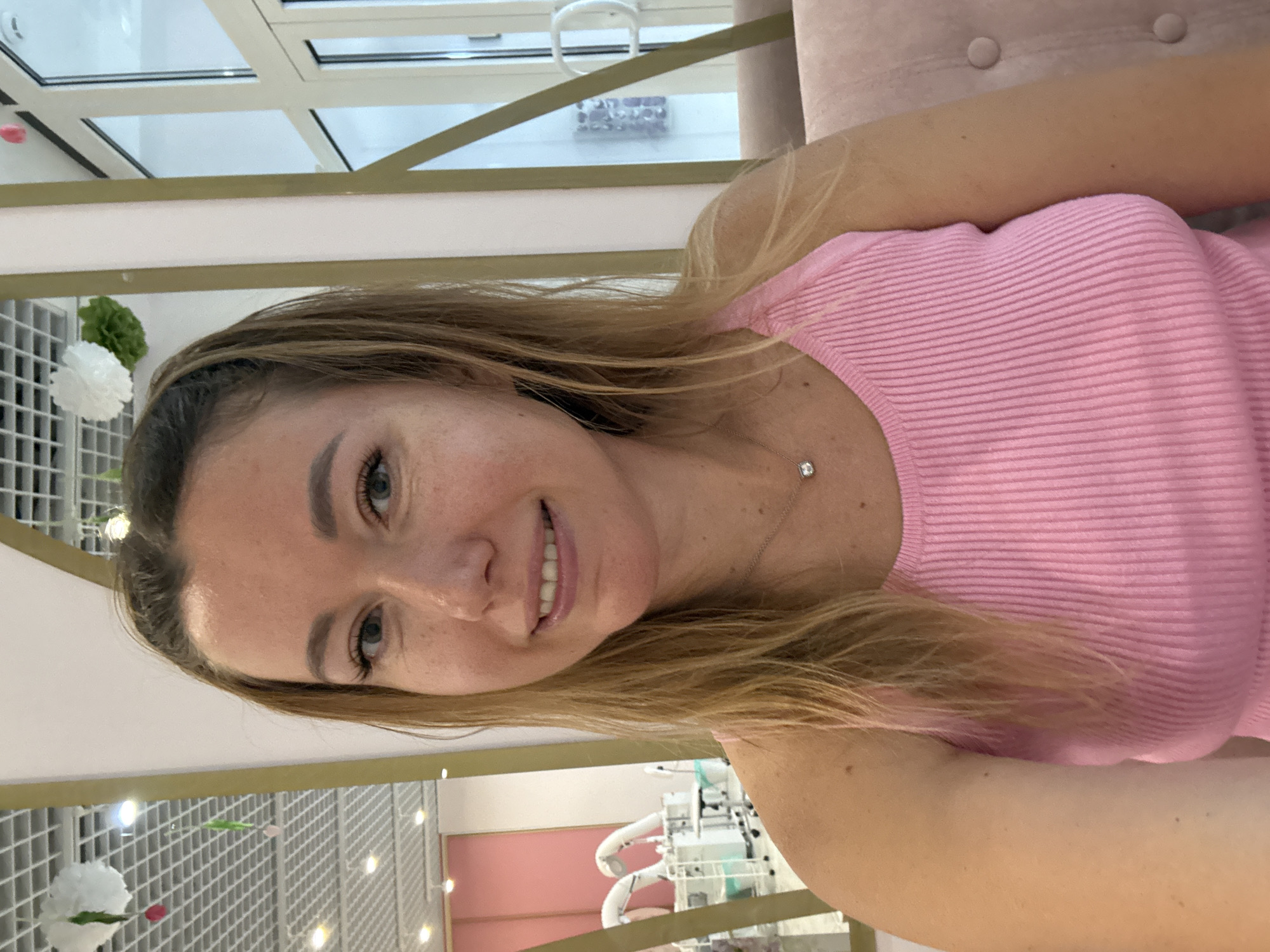 Quick stop at Sun Skin salon with coffee and selfies