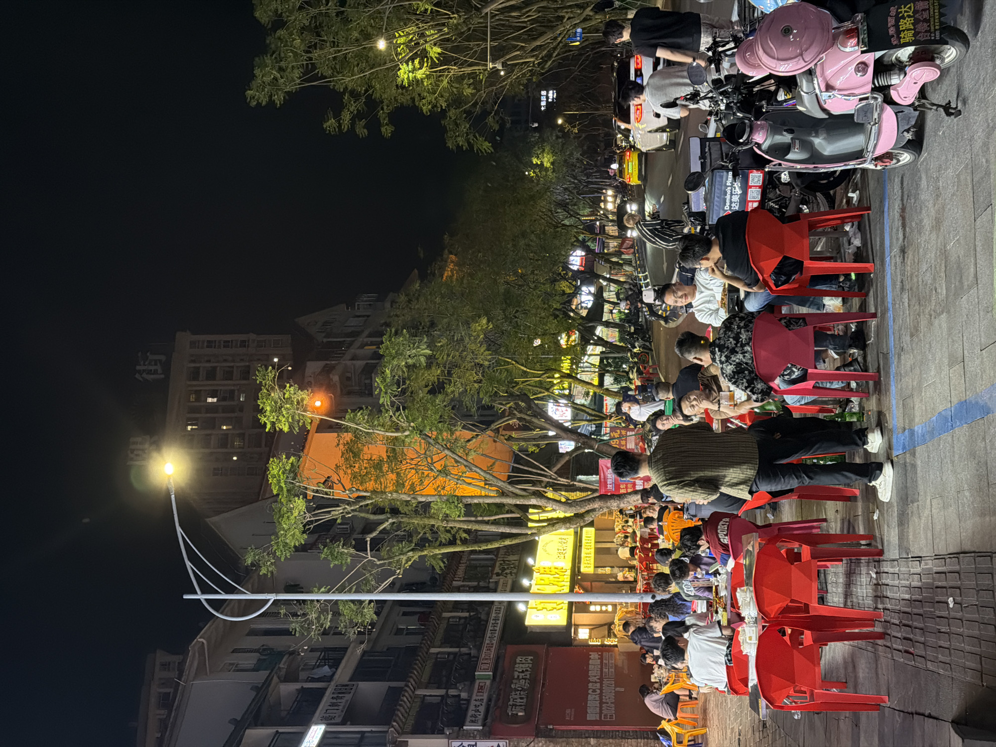 Evening street dining scene bustles in Chongqing High-tech Zone