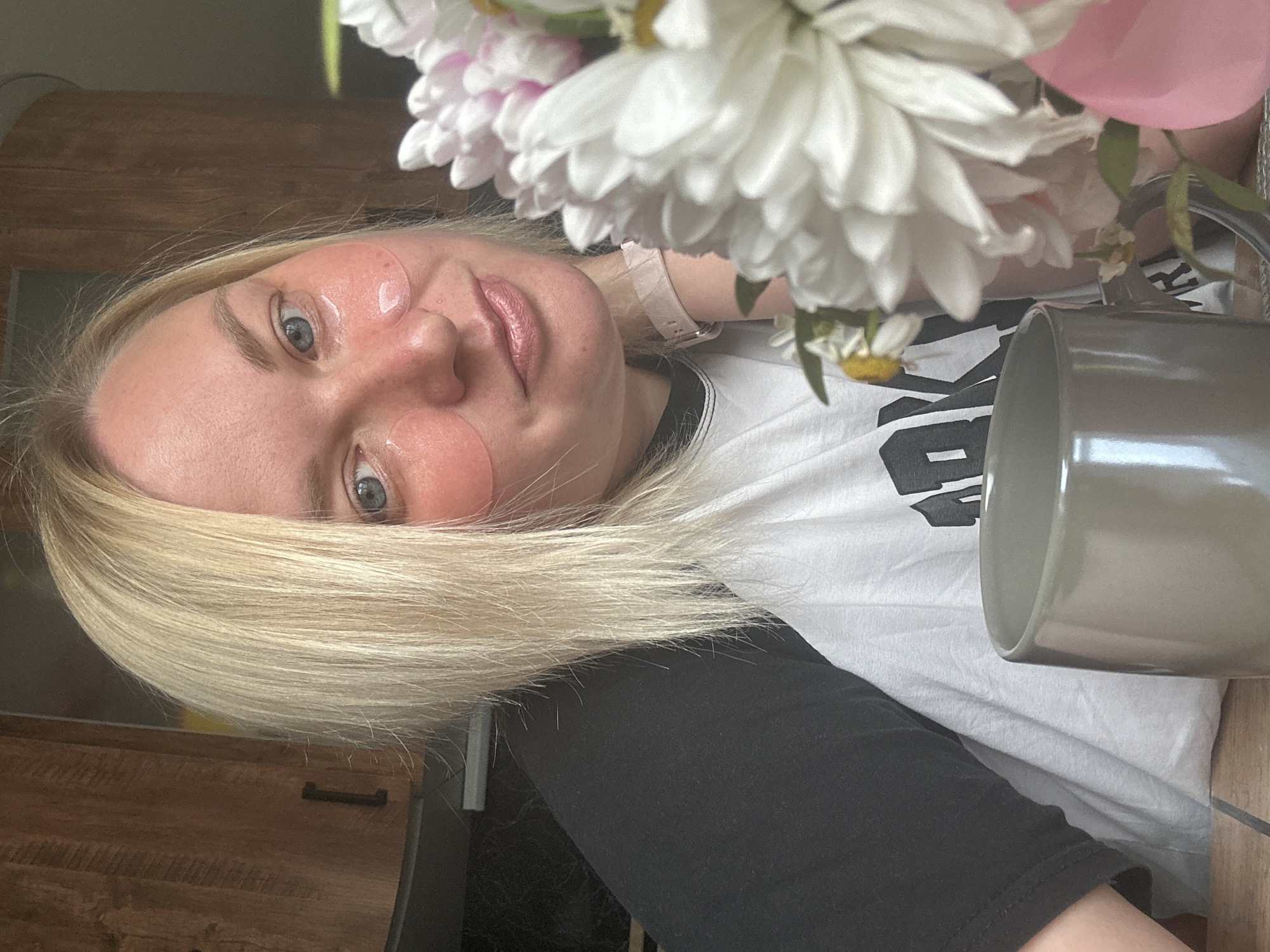 Woman documents morning routine with flowers and coffee in Russia