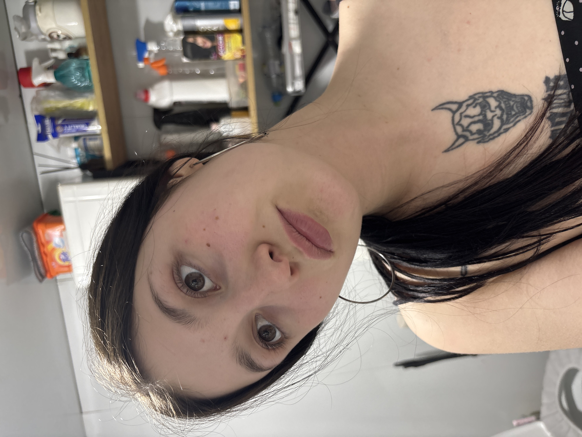 Woman documents evening routine through selfies in Фоки, Russia