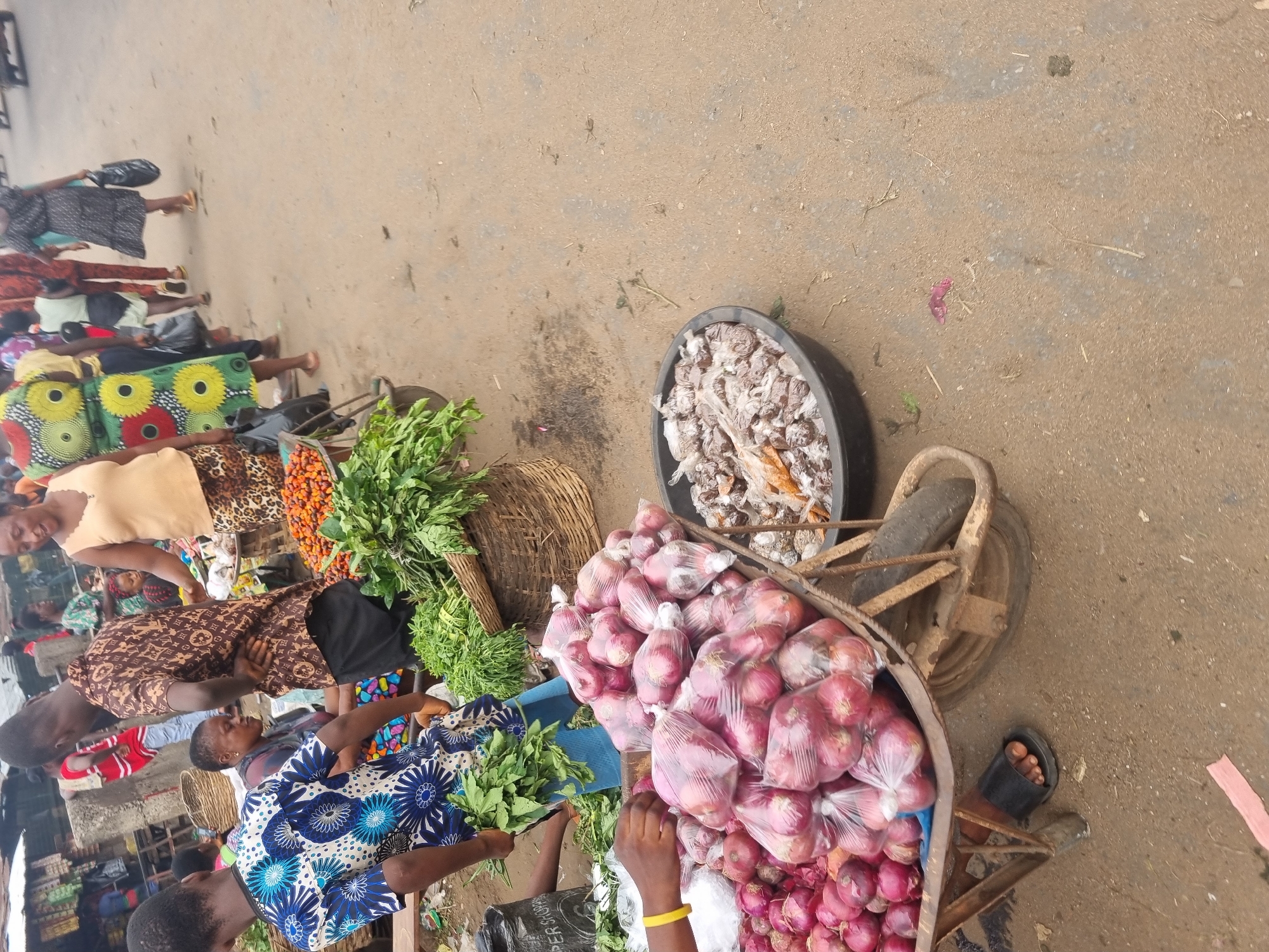 Early morning market activity documented in Fegge, Nigeria