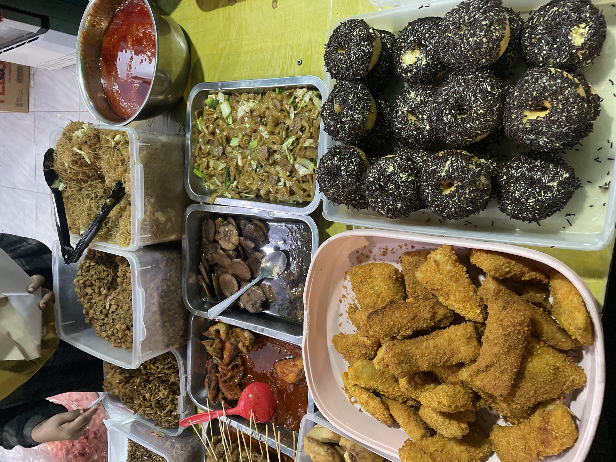 Street food vendor serves traditional Indonesian fare in North Jakarta