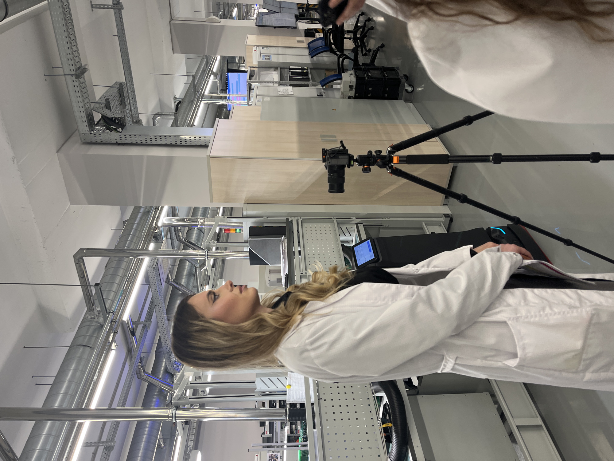 Photo shoot at lab facility in Zelenodol'sk features woman scientist