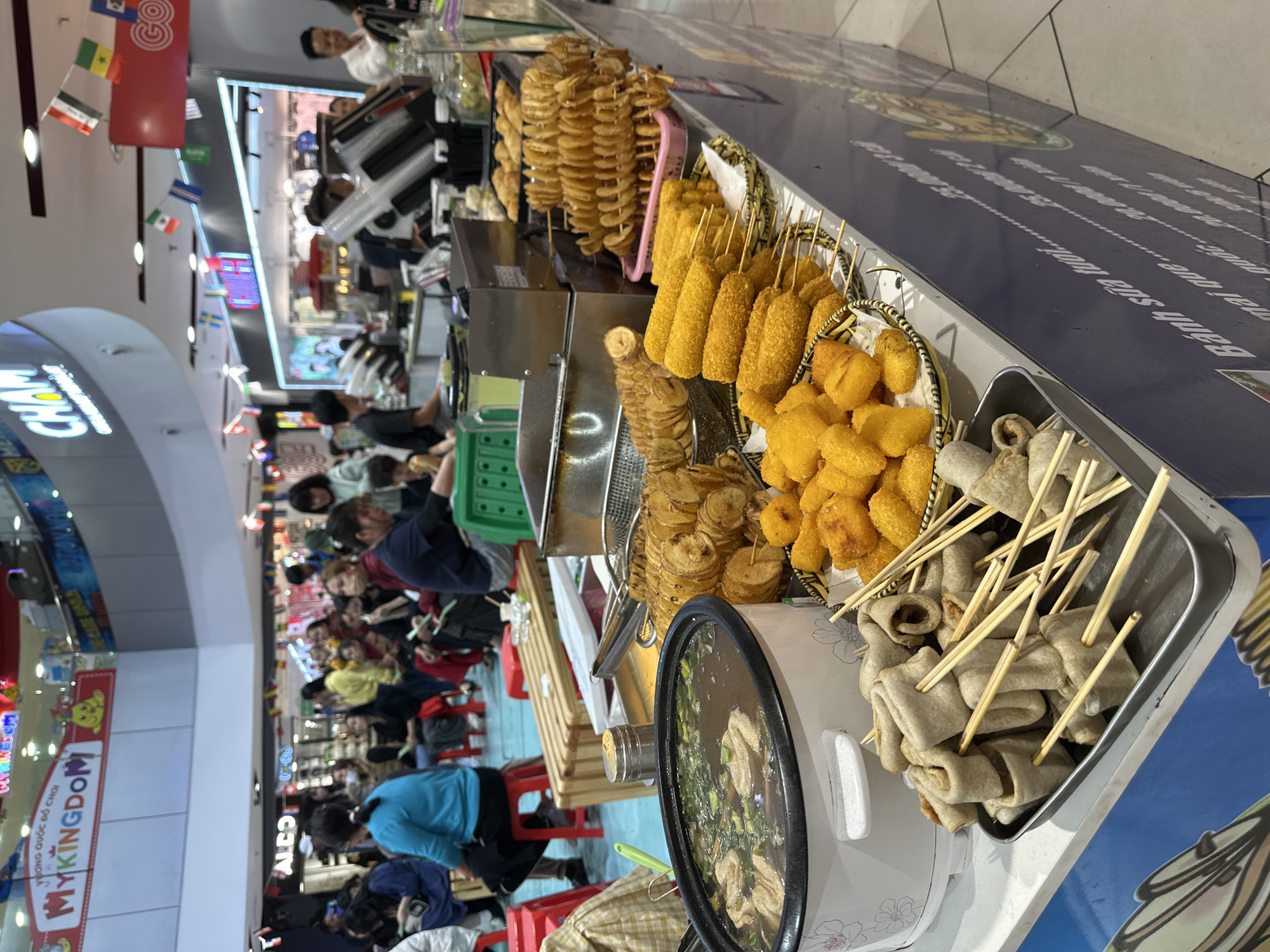 Street food and a game show event fill a Da Lat afternoon
