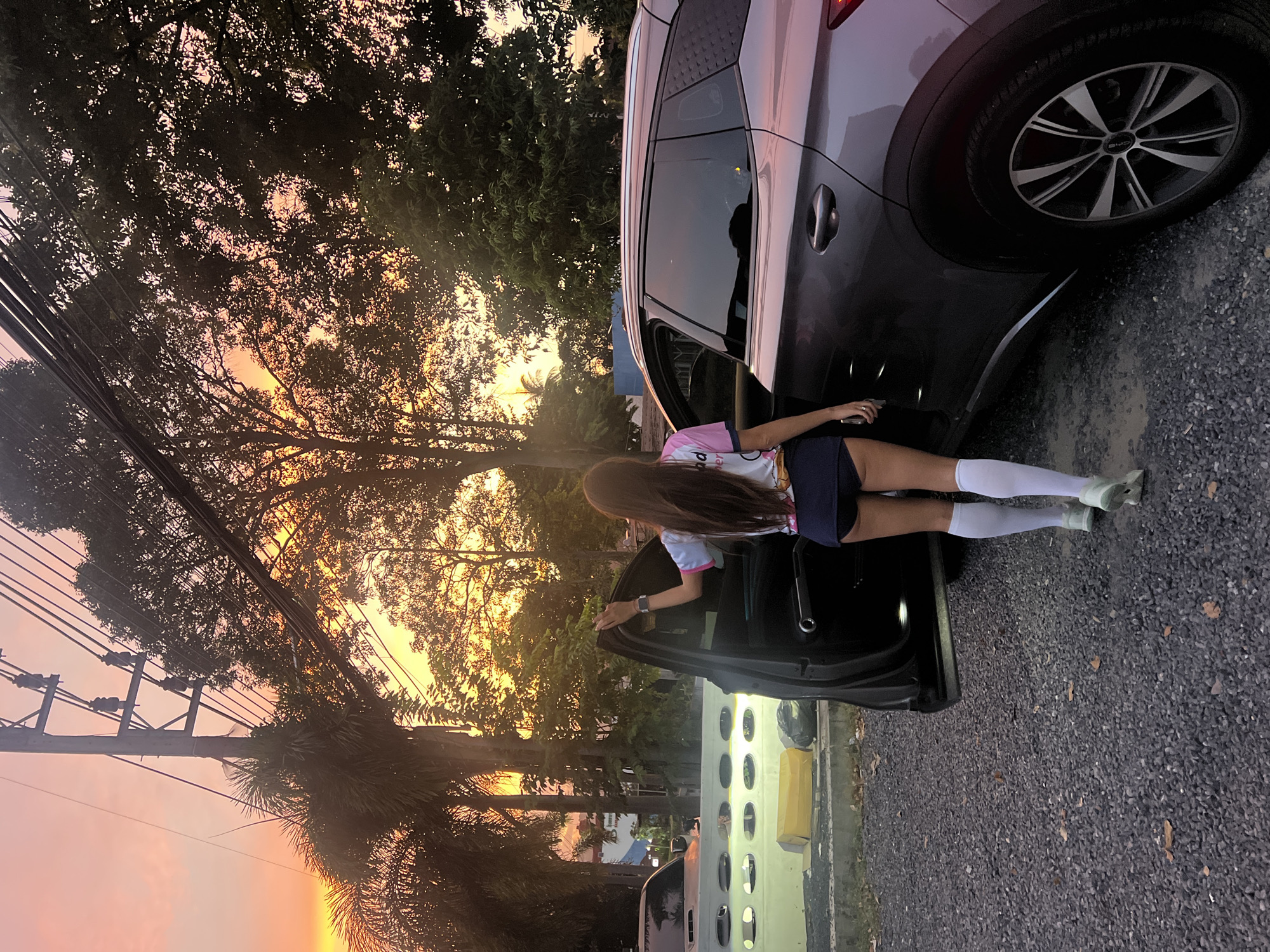 Roadside stop in Ko Samui under a vivid Thai sunset