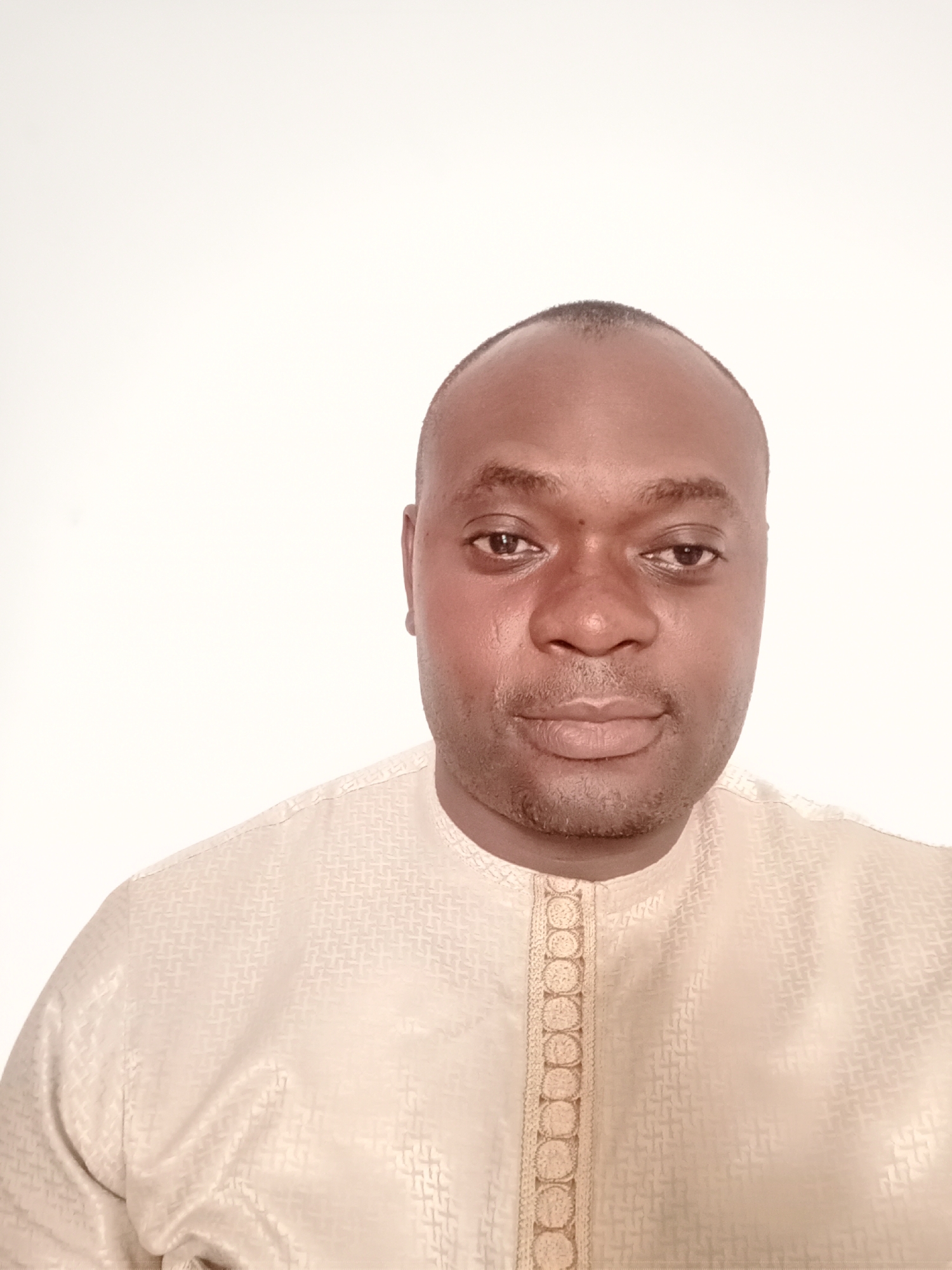 Portrait session captured in Gwarinpa featuring traditional African attire
