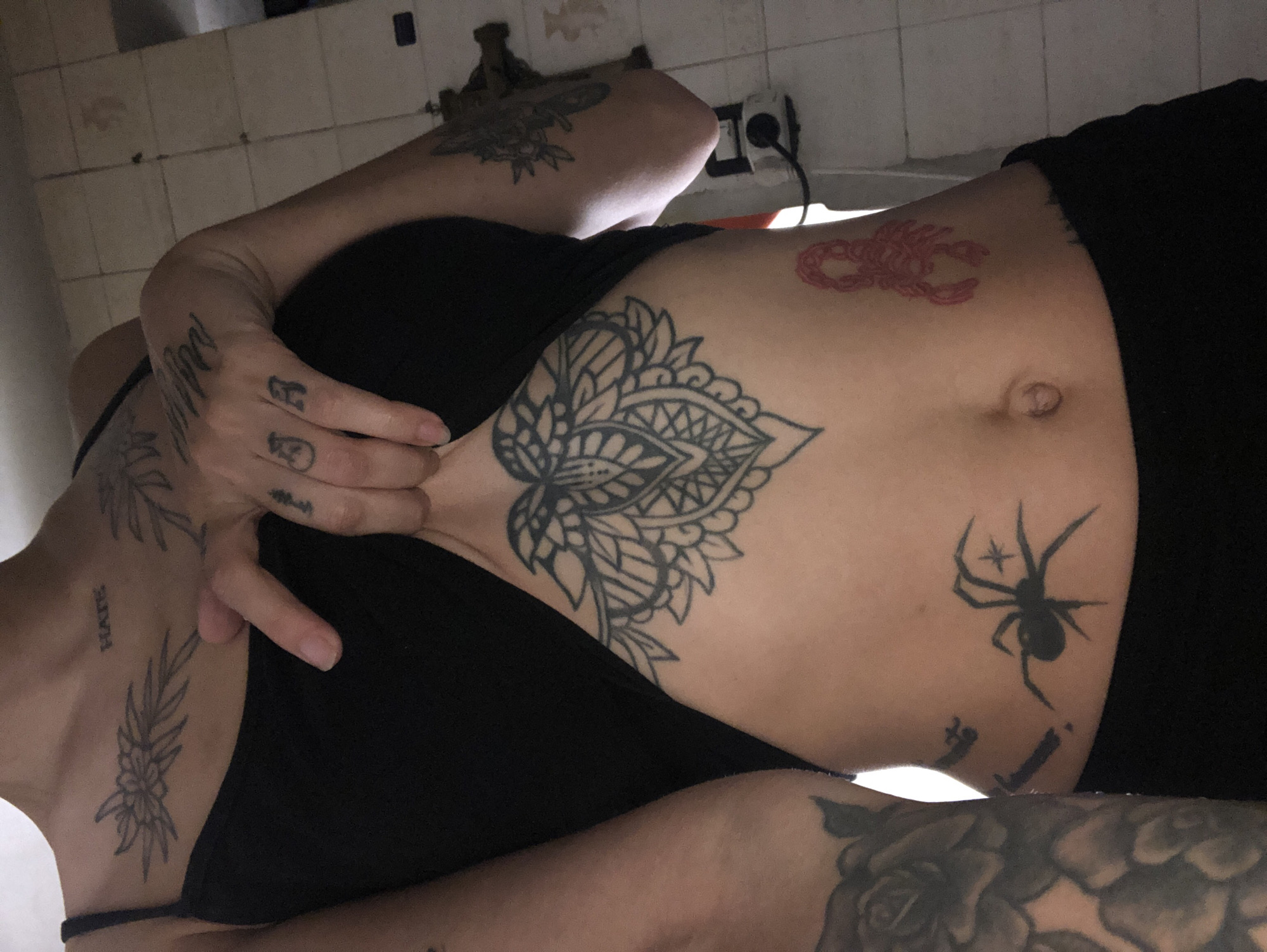 Tattooed individual observed in Buenos Aires