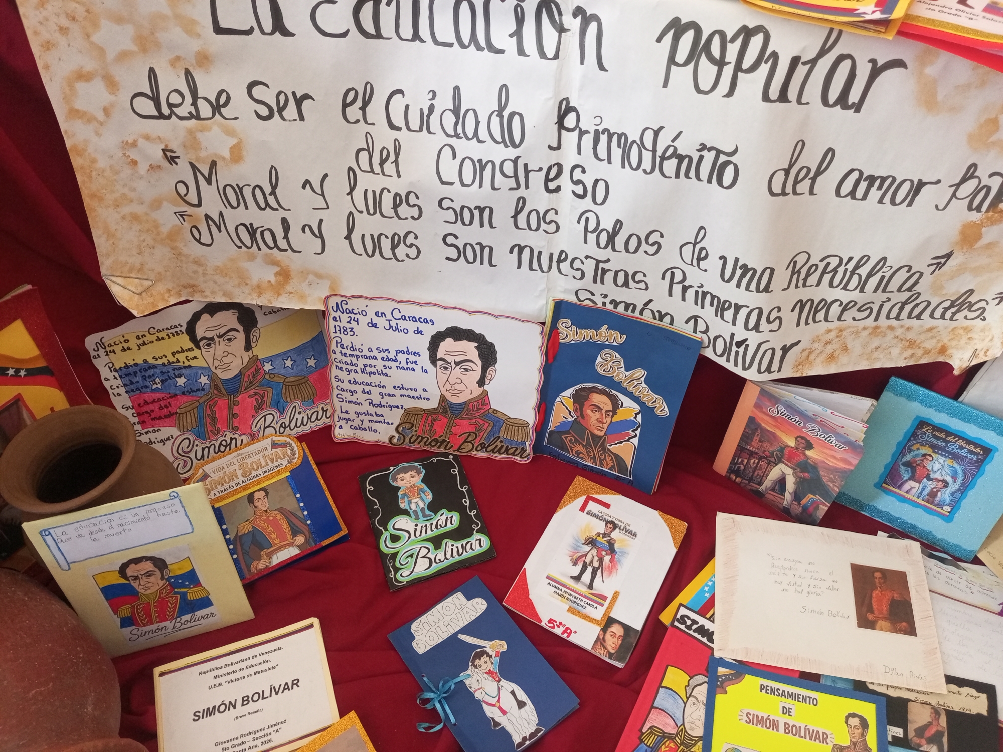School displays and crafts documented in Santa Ana, Venezuela